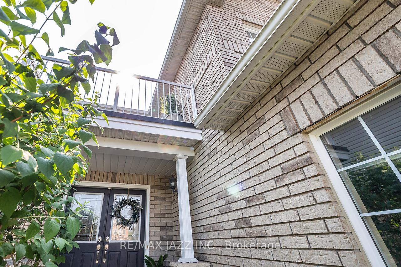 Photo 3 of 24 Cotton Street, Clarington, Bowmanville — HOMEH