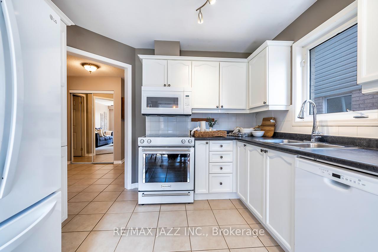 Photo 11 of 24 Cotton Street, Clarington, Bowmanville — HOMEH