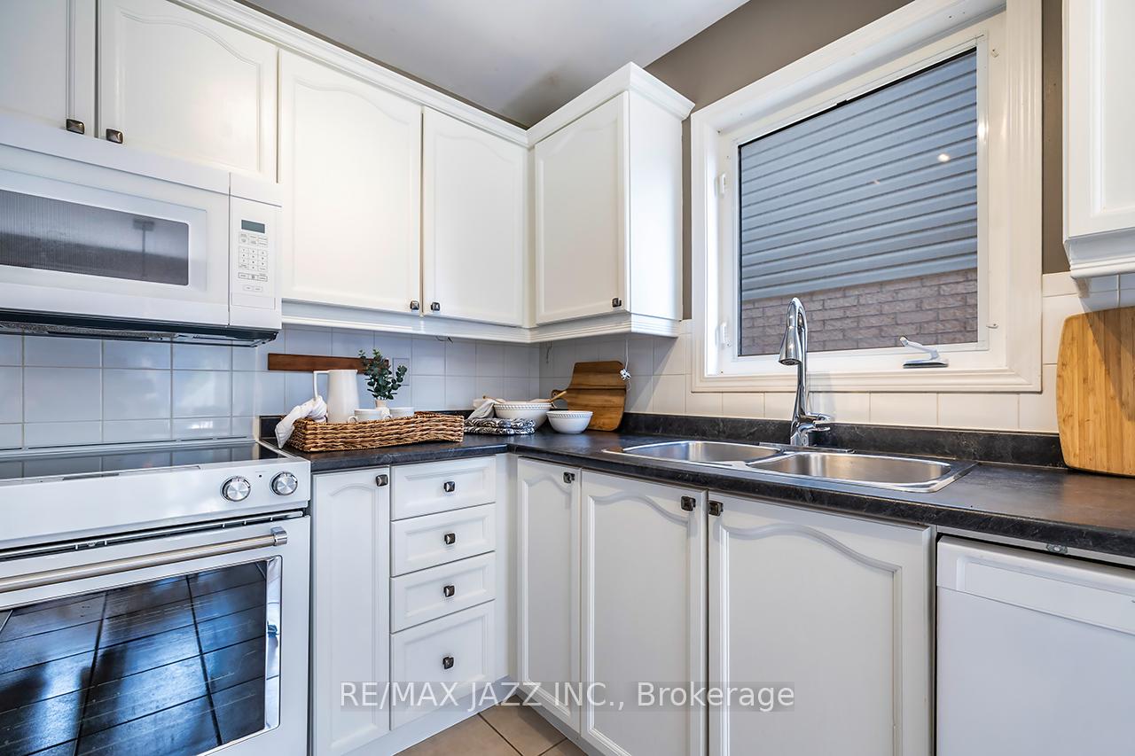 Photo 12 of 24 Cotton Street, Clarington, Bowmanville — HOMEH