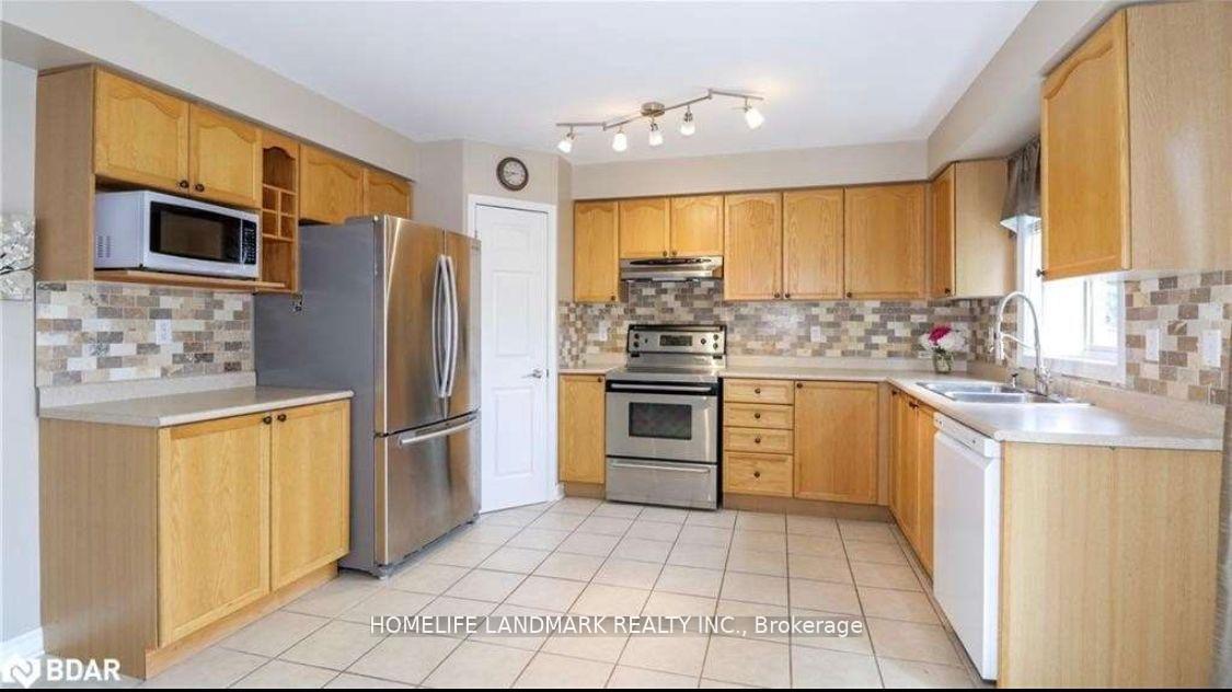 Photo 4 of 61 Summerset Drive, Barrie, Ardagh — HOMEH