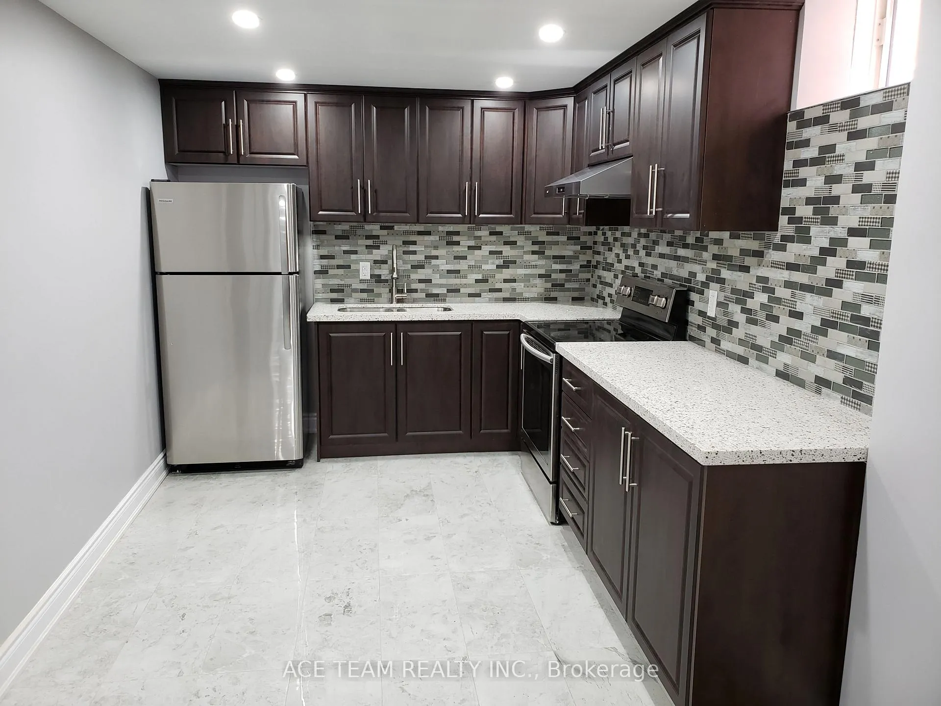 Photo 2 of Unit Bsmt, 64 Valleyway Drive, Brampton, Credit Valley — HOMEH