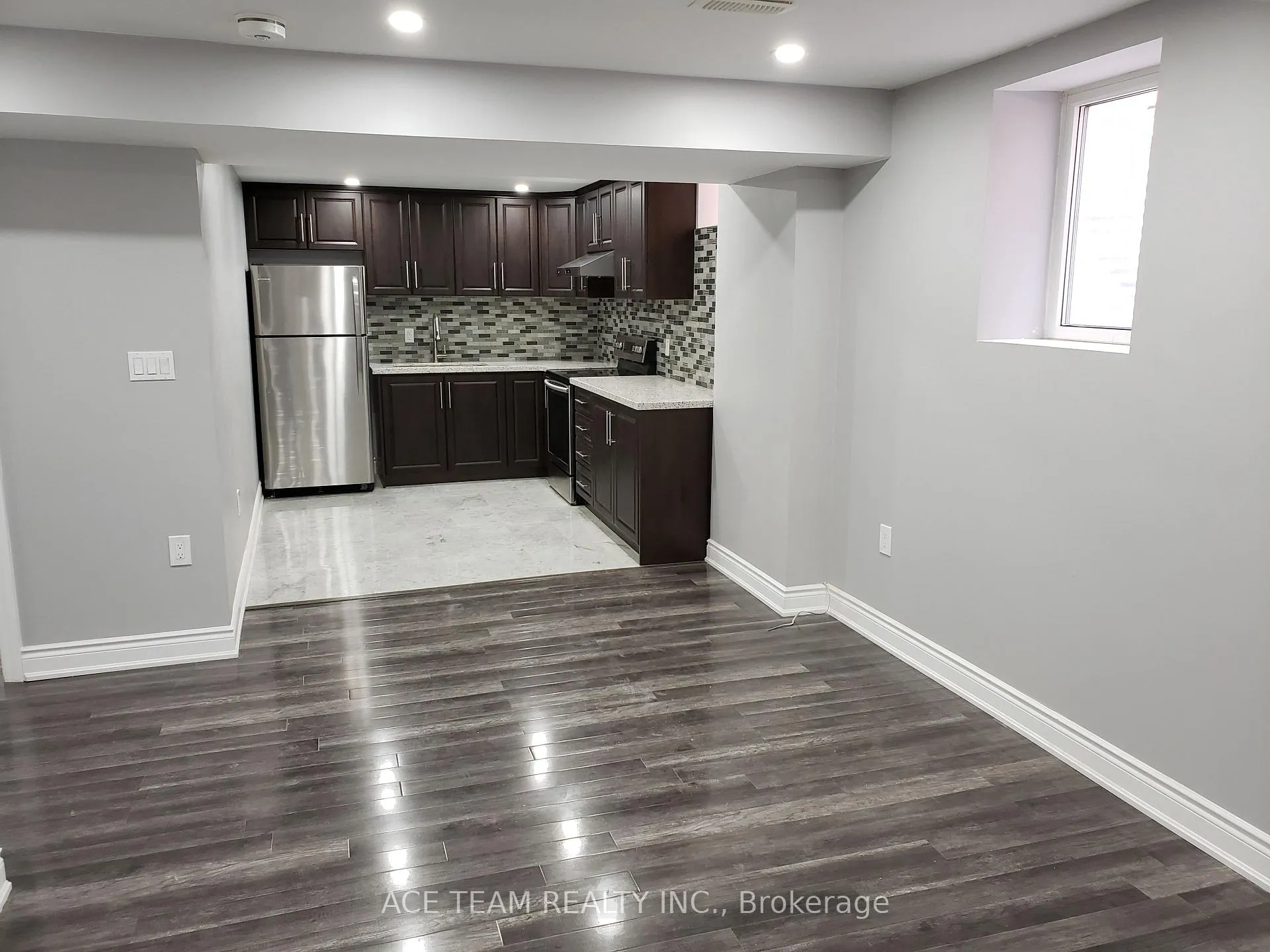 Photo 3 of Unit Bsmt, 64 Valleyway Drive, Brampton, Credit Valley — HOMEH