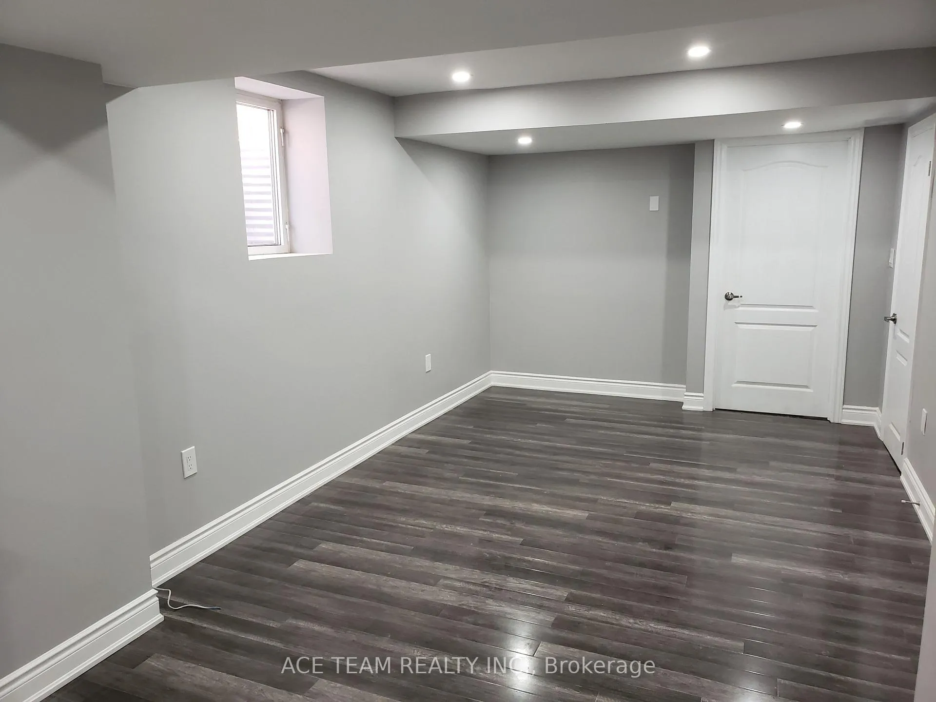 Photo 4 of Unit Bsmt, 64 Valleyway Drive, Brampton, Credit Valley — HOMEH