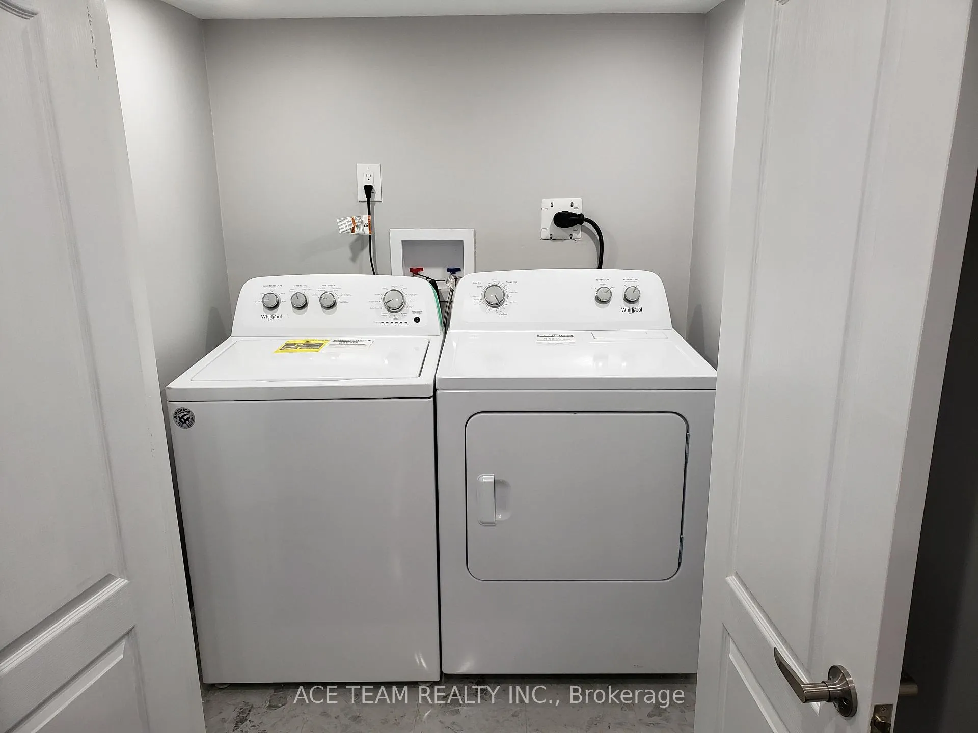 Photo 6 of Unit Bsmt, 64 Valleyway Drive, Brampton, Credit Valley — HOMEH