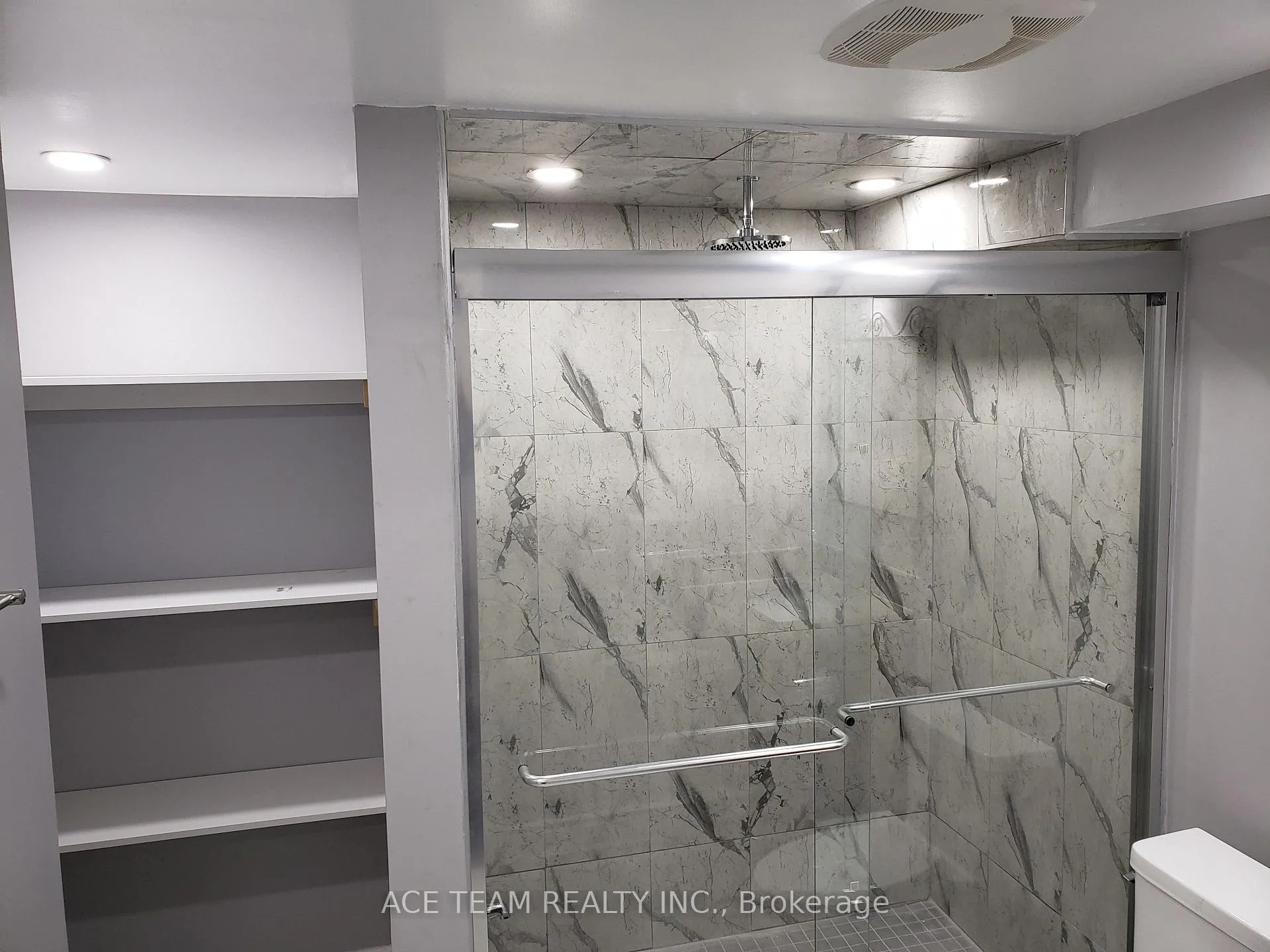 Photo 8 of Unit Bsmt, 64 Valleyway Drive, Brampton, Credit Valley — HOMEH