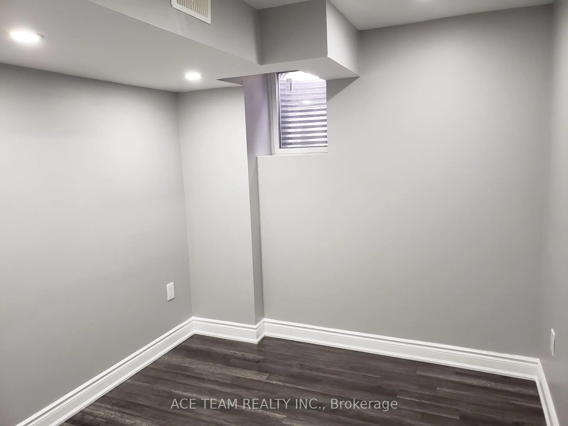 Photo 12 of Unit Bsmt, 64 Valleyway Drive, Brampton, Credit Valley — HOMEH