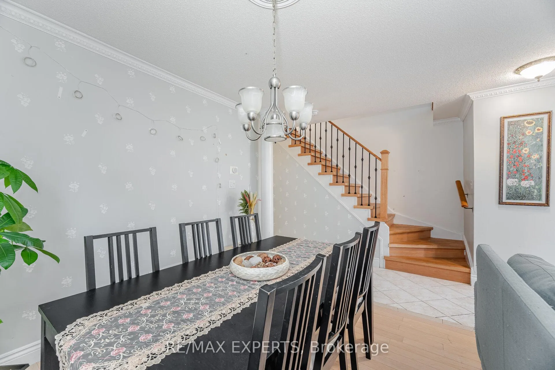 Photo 8 of 94 Queen Mary Drive, Brampton, Fletcher's Meadow — HOMEH