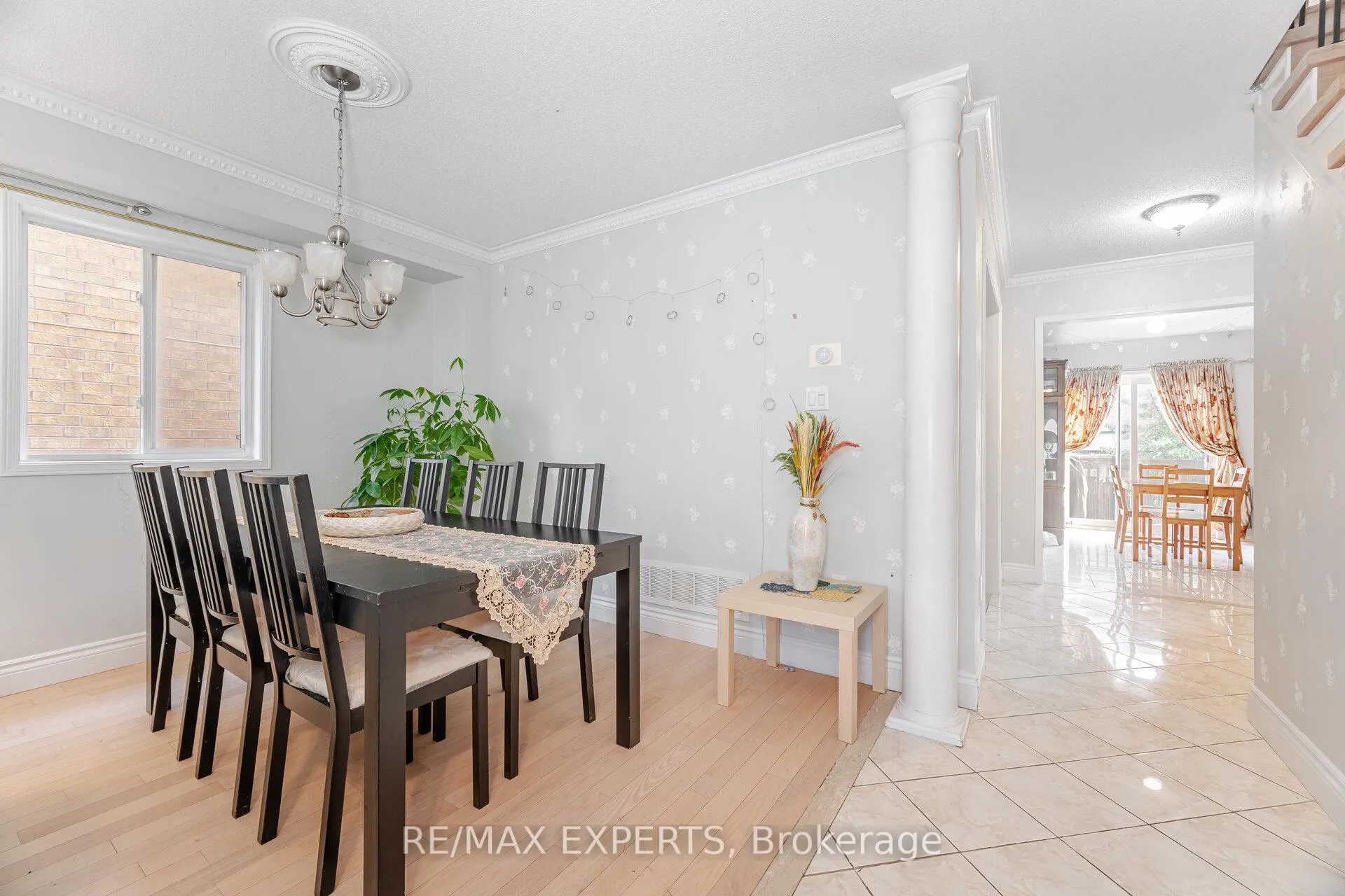 Photo 9 of 94 Queen Mary Drive, Brampton, Fletcher's Meadow — HOMEH