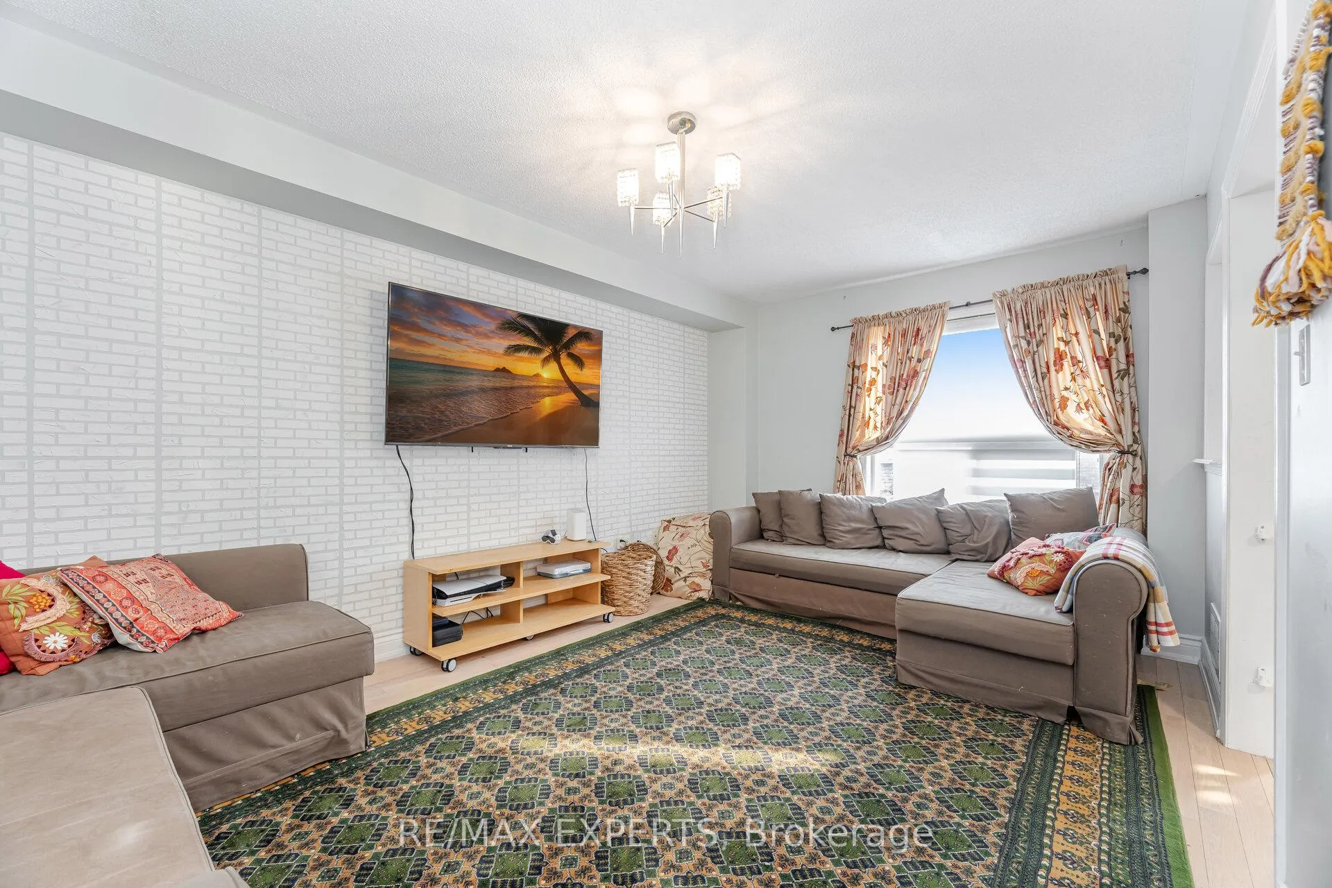 Photo 10 of 94 Queen Mary Drive, Brampton, Fletcher's Meadow — HOMEH