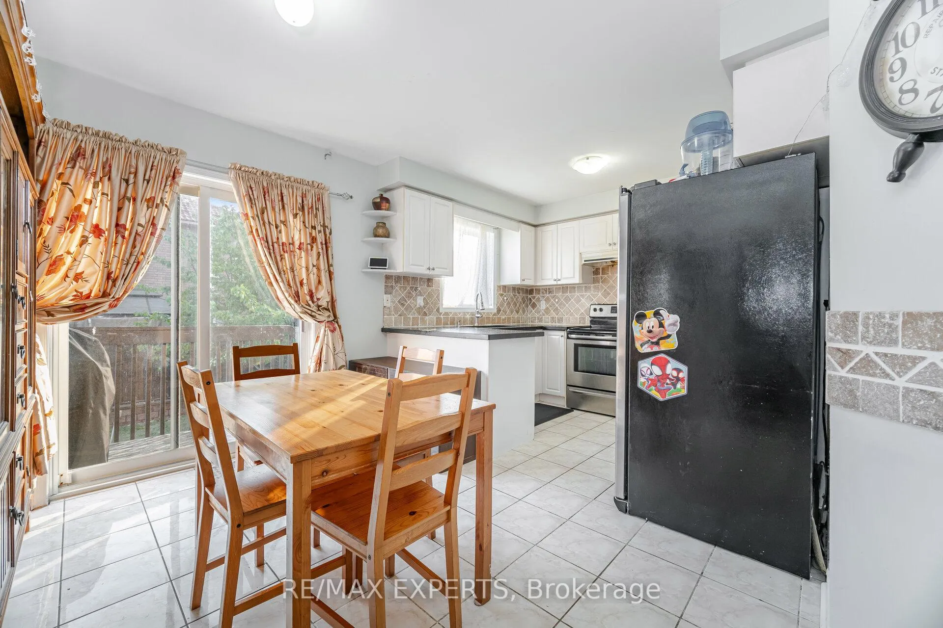 Photo 12 of 94 Queen Mary Drive, Brampton, Fletcher's Meadow — HOMEH