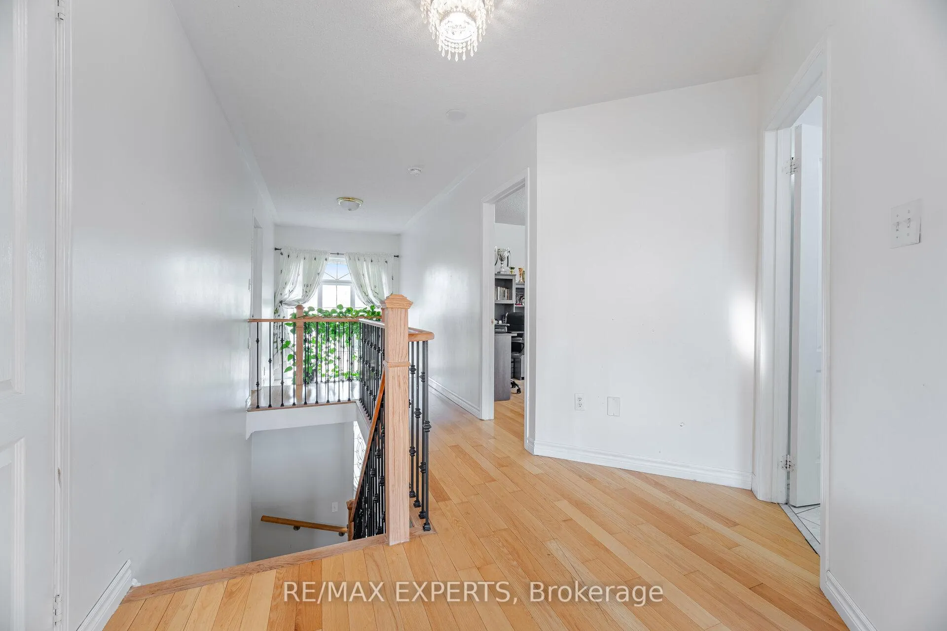 Photo 18 of 94 Queen Mary Drive, Brampton, Fletcher's Meadow — HOMEH