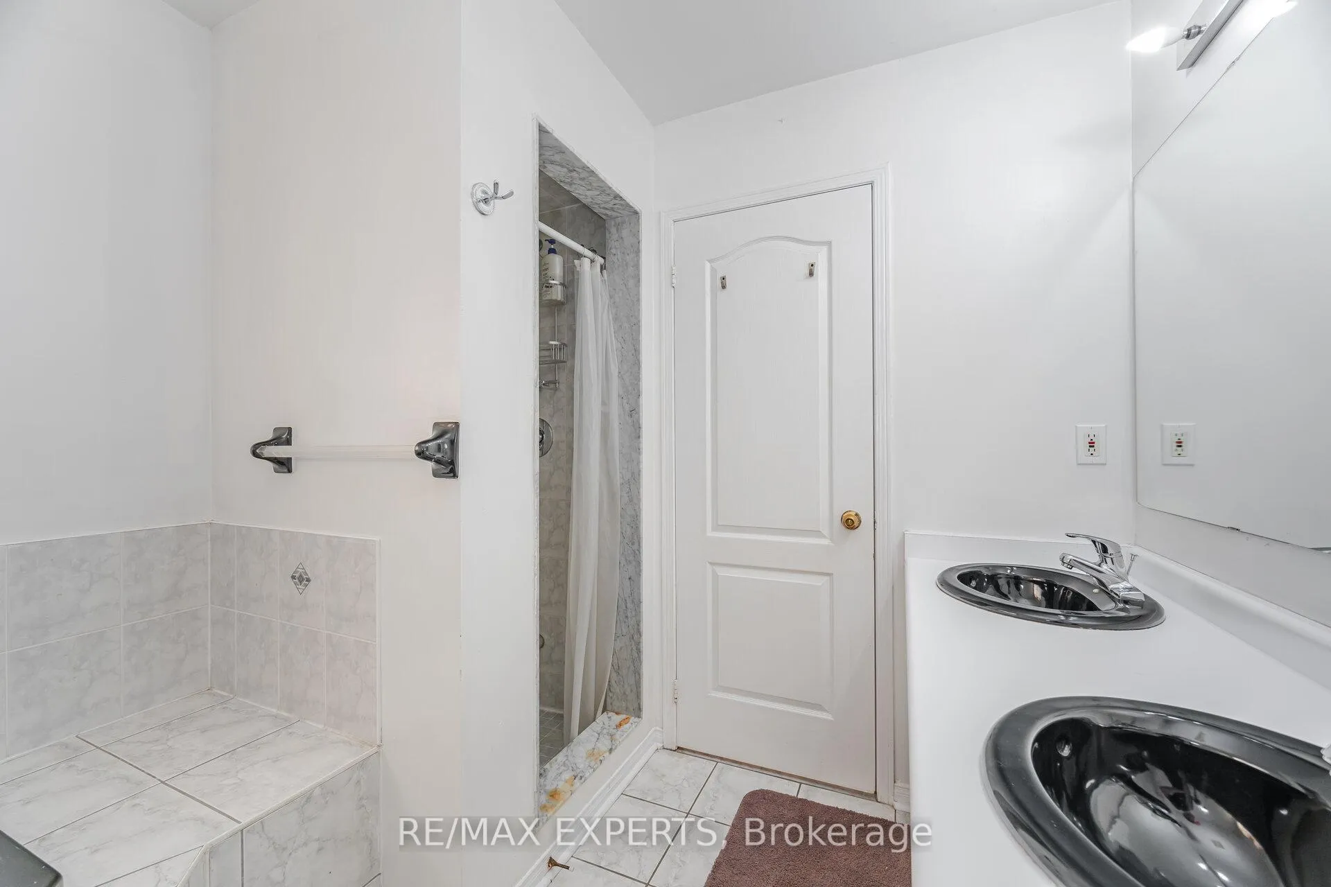 Photo 23 of 94 Queen Mary Drive, Brampton, Fletcher's Meadow — HOMEH