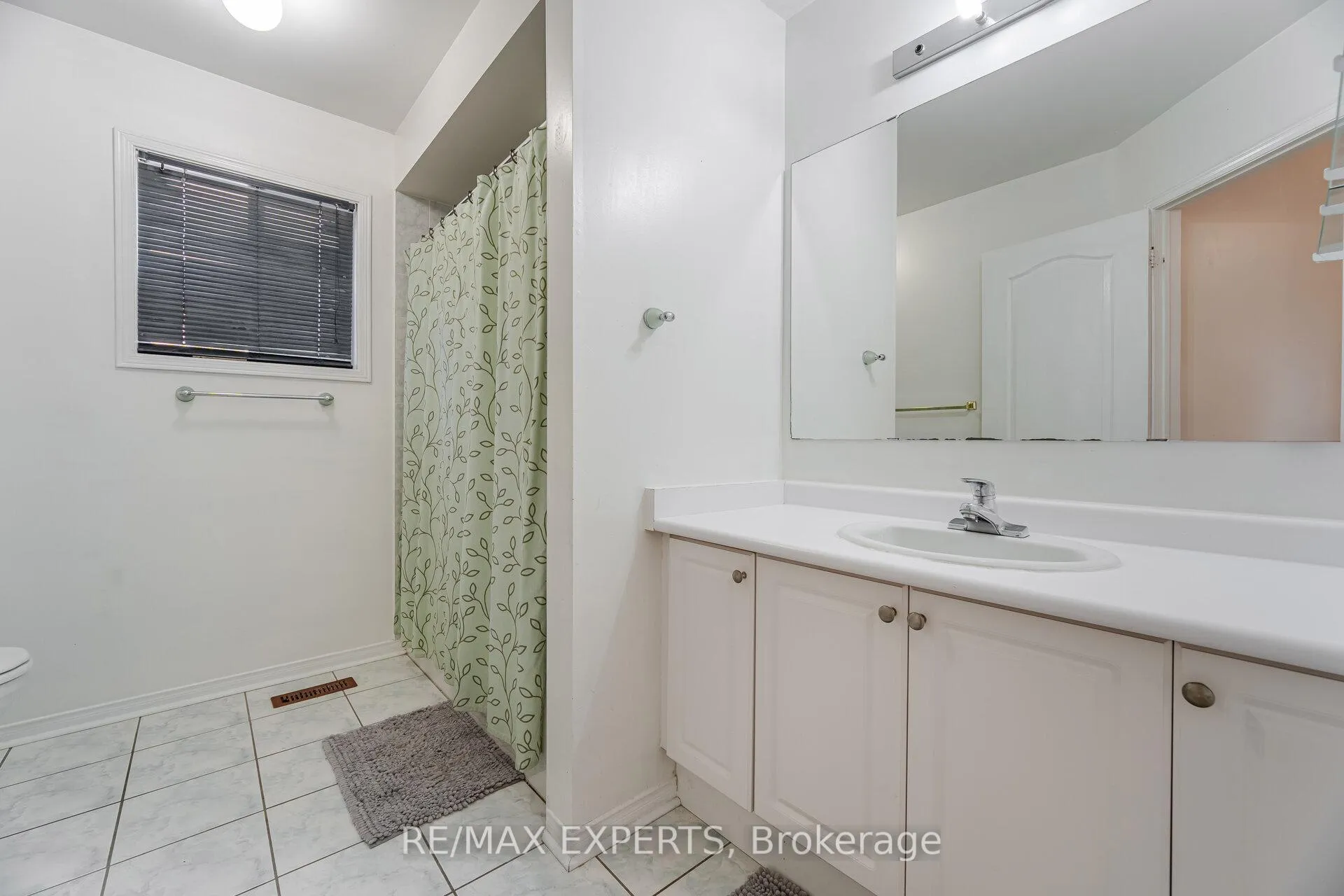 Photo 28 of 94 Queen Mary Drive, Brampton, Fletcher's Meadow — HOMEH