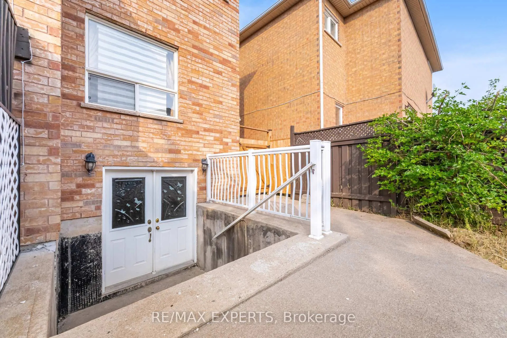 Photo 40 of 94 Queen Mary Drive, Brampton, Fletcher's Meadow — HOMEH
