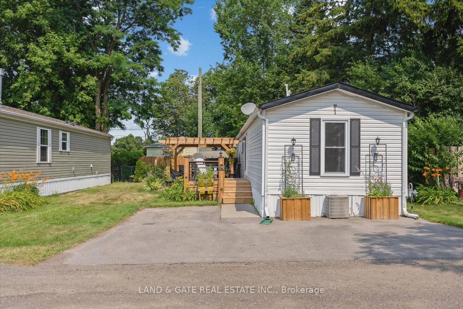 Photo 2 of 1 Park Lane, Hamilton Township, Rural Hamilton — HOMEH