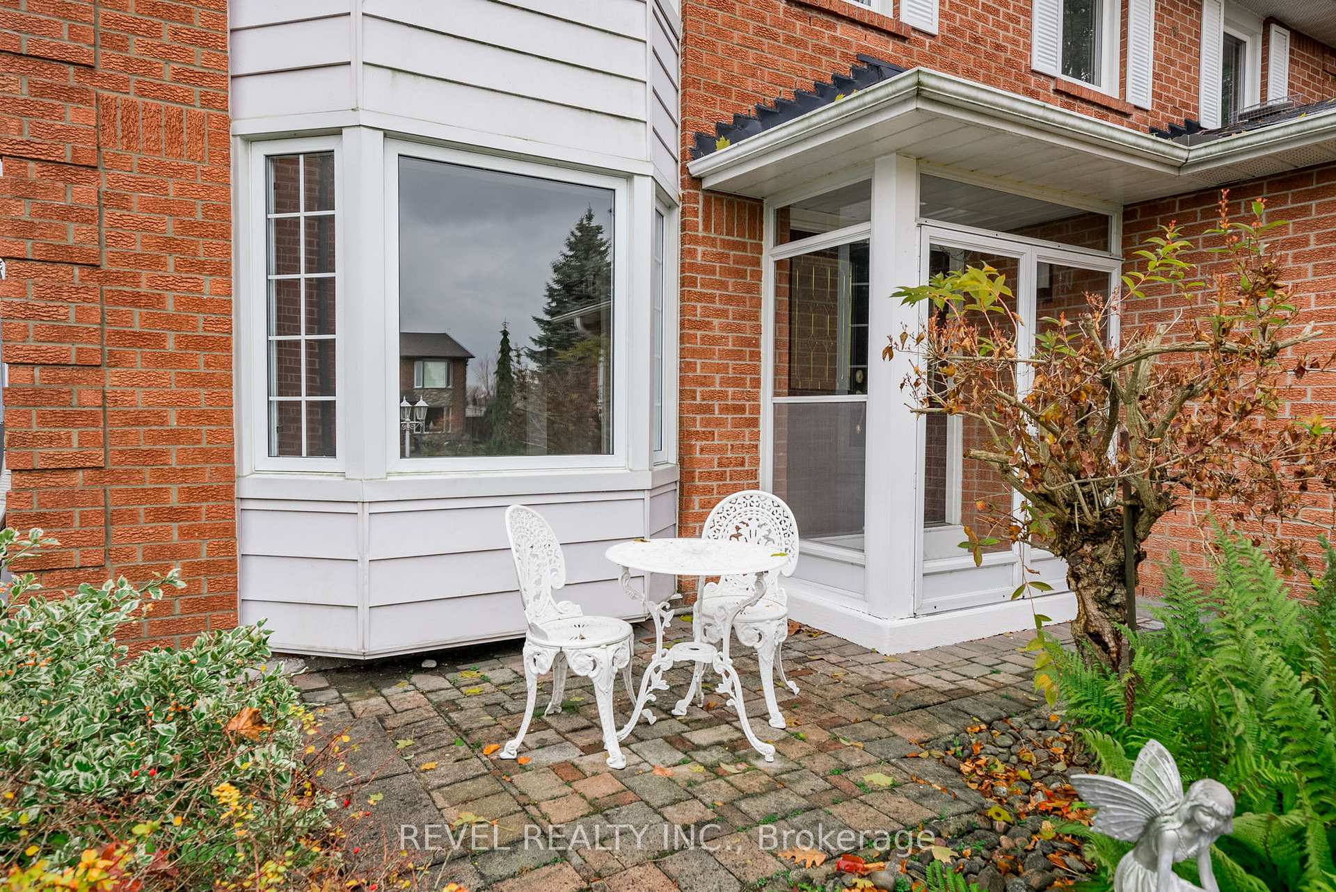 Photo 2 of 50 Farrow Crescent, Ajax, South West — HOMEH