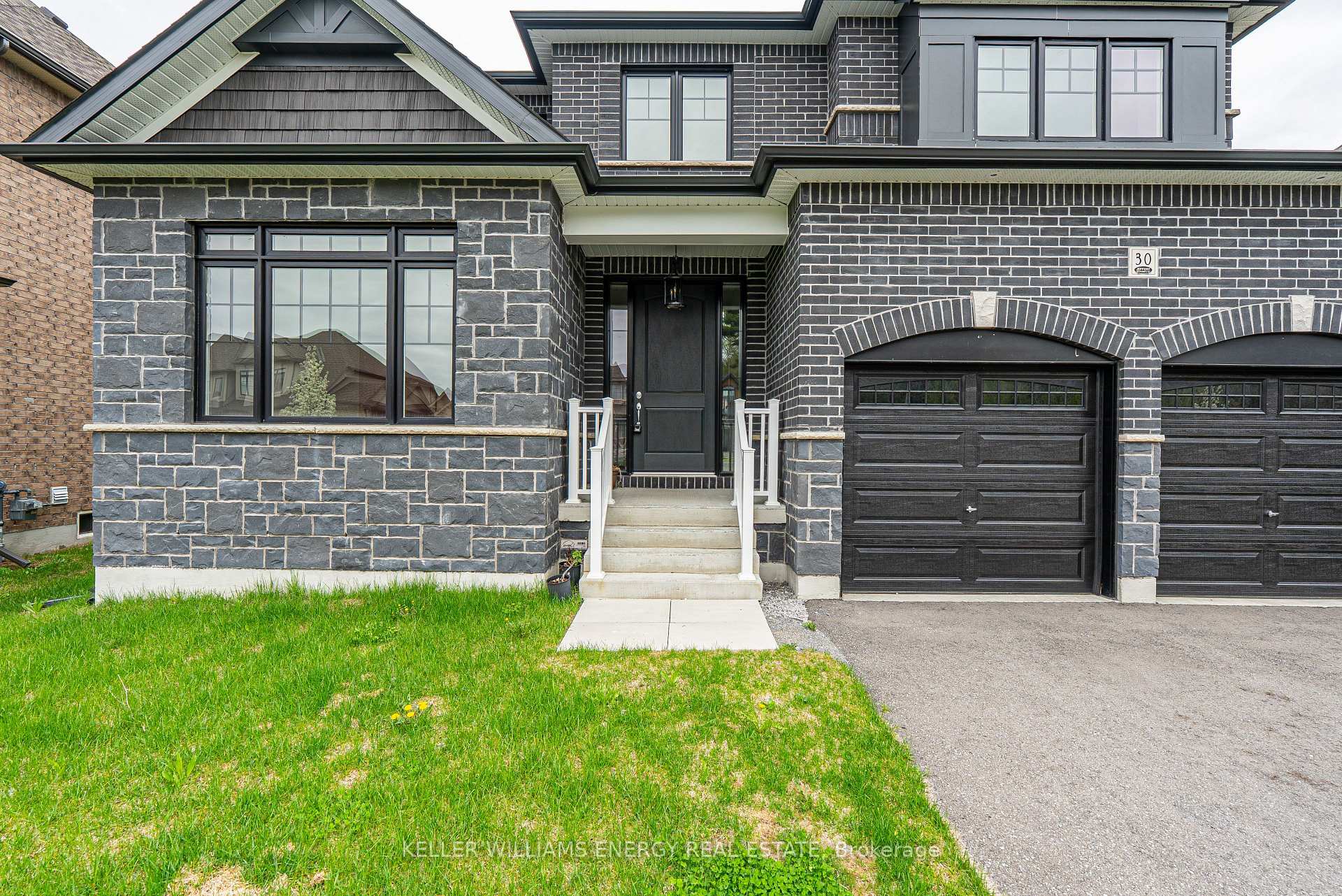 Photo 2 of 30 Higham Place, Clarington, Bowmanville — HOMEH