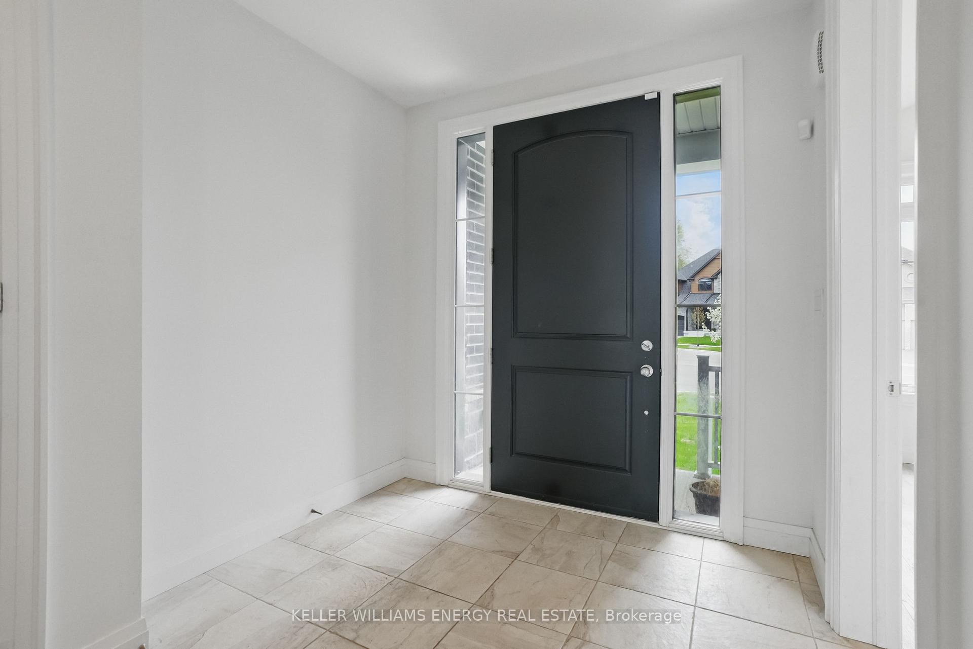 Photo 3 of 30 Higham Place, Clarington, Bowmanville — HOMEH