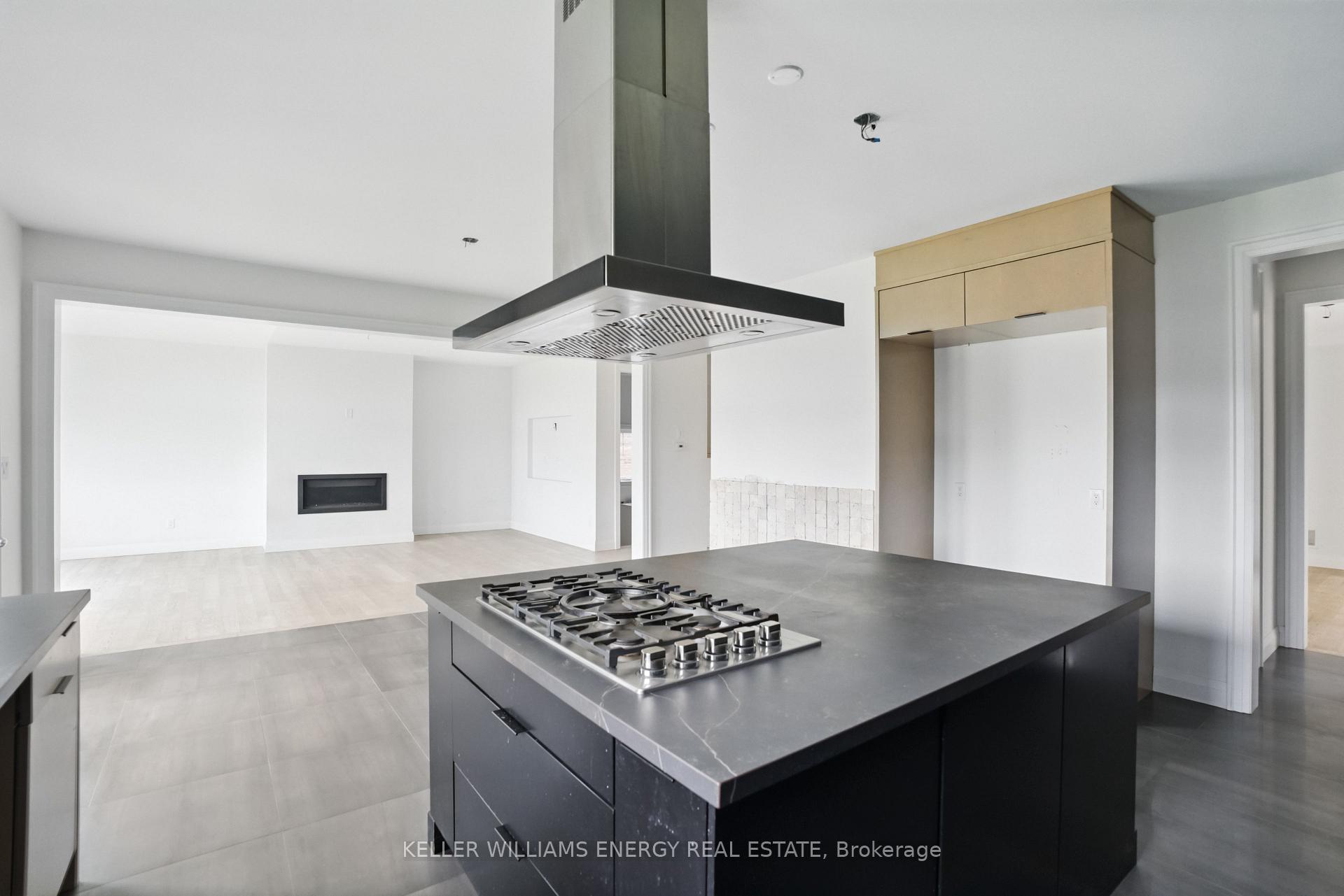 Photo 10 of 30 Higham Place, Clarington, Bowmanville — HOMEH