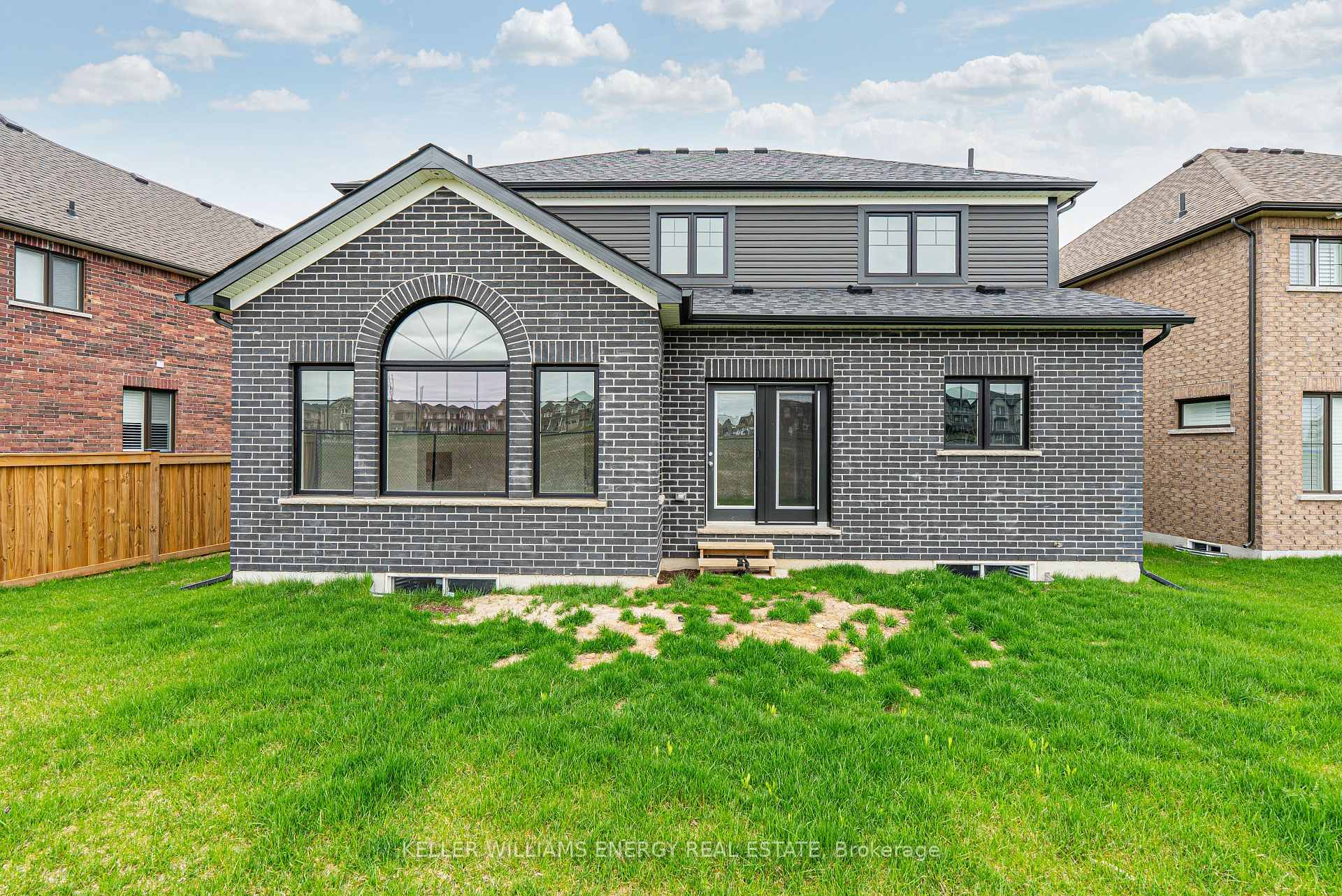 Photo 36 of 30 Higham Place, Clarington, Bowmanville — HOMEH