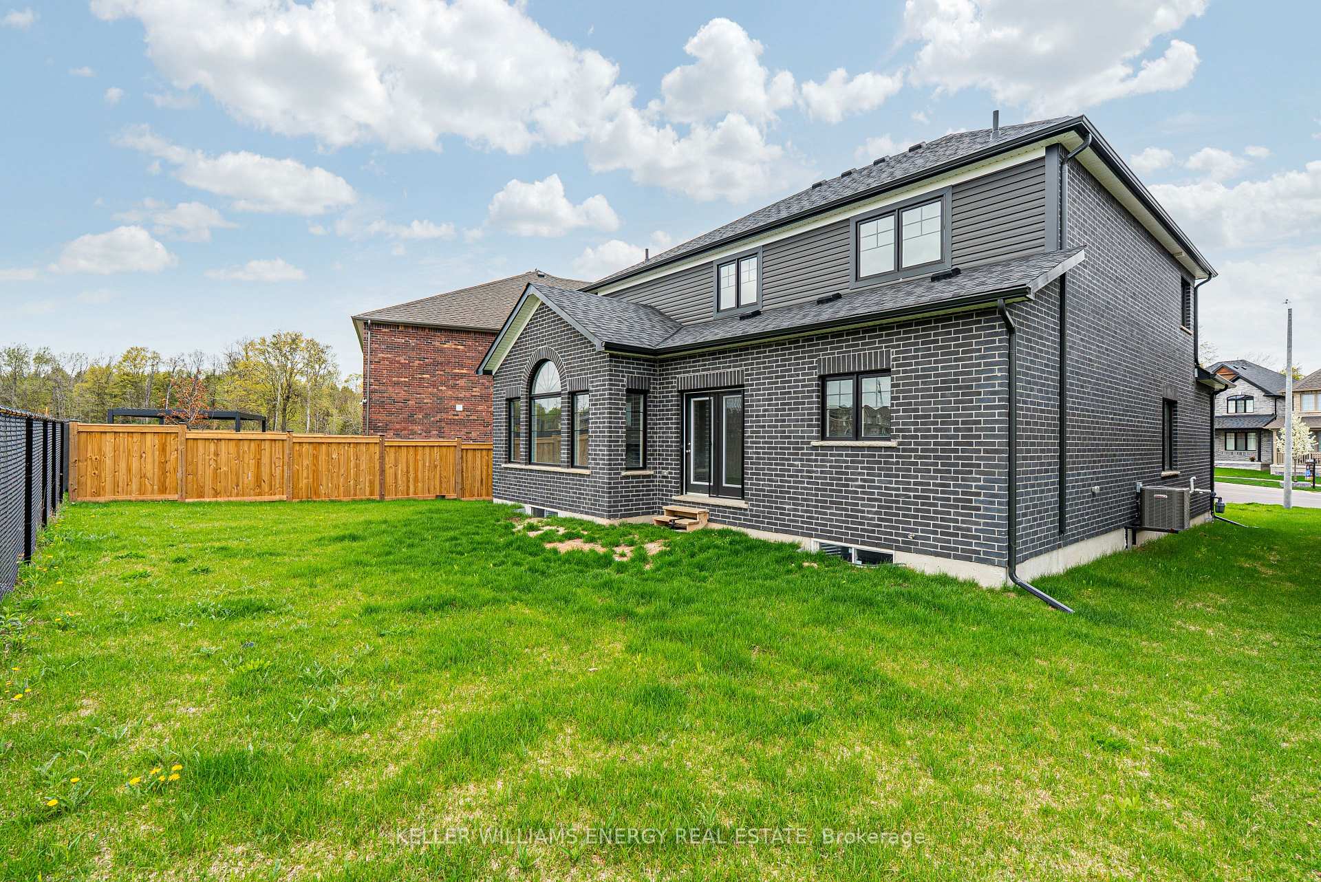 Photo 37 of 30 Higham Place, Clarington, Bowmanville — HOMEH