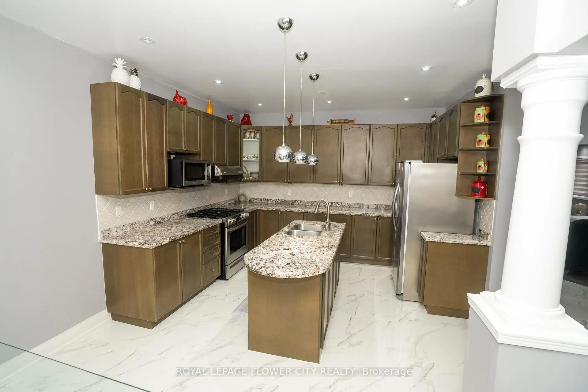 Photo 8 of 26 Ranchero Drive, Brampton, Fletcher's Meadow — HOMEH