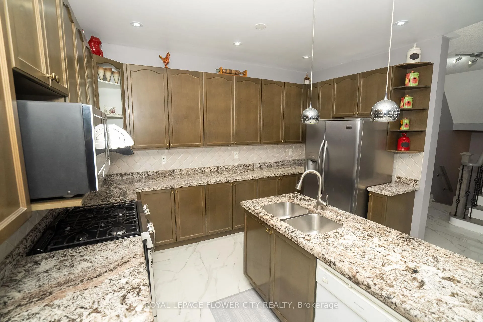 Photo 9 of 26 Ranchero Drive, Brampton, Fletcher's Meadow — HOMEH
