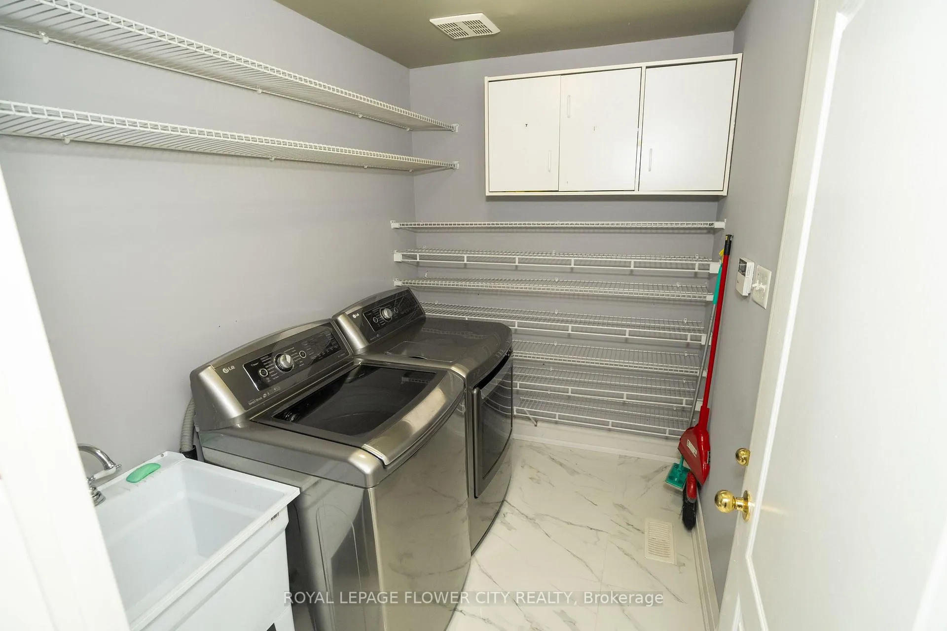 Photo 15 of 26 Ranchero Drive, Brampton, Fletcher's Meadow — HOMEH