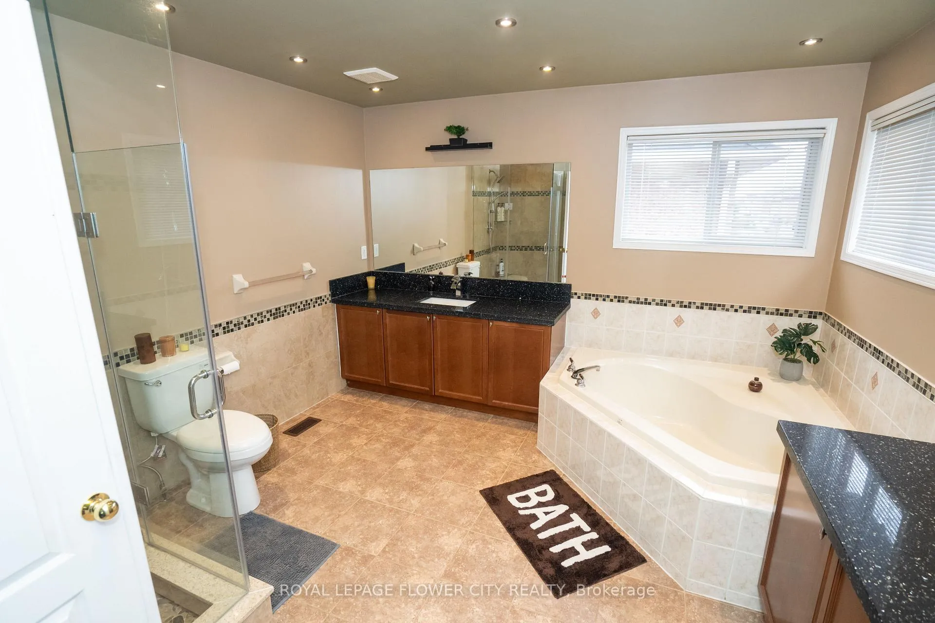 Photo 20 of 26 Ranchero Drive, Brampton, Fletcher's Meadow — HOMEH