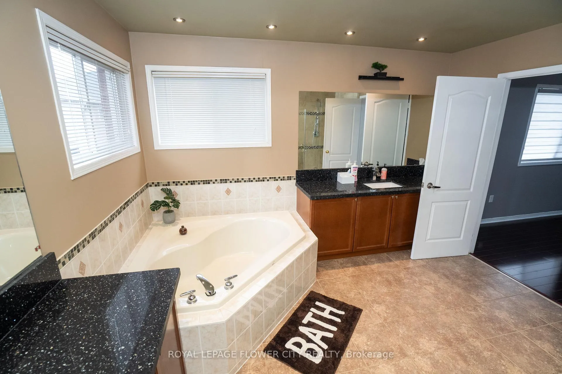 Photo 21 of 26 Ranchero Drive, Brampton, Fletcher's Meadow — HOMEH