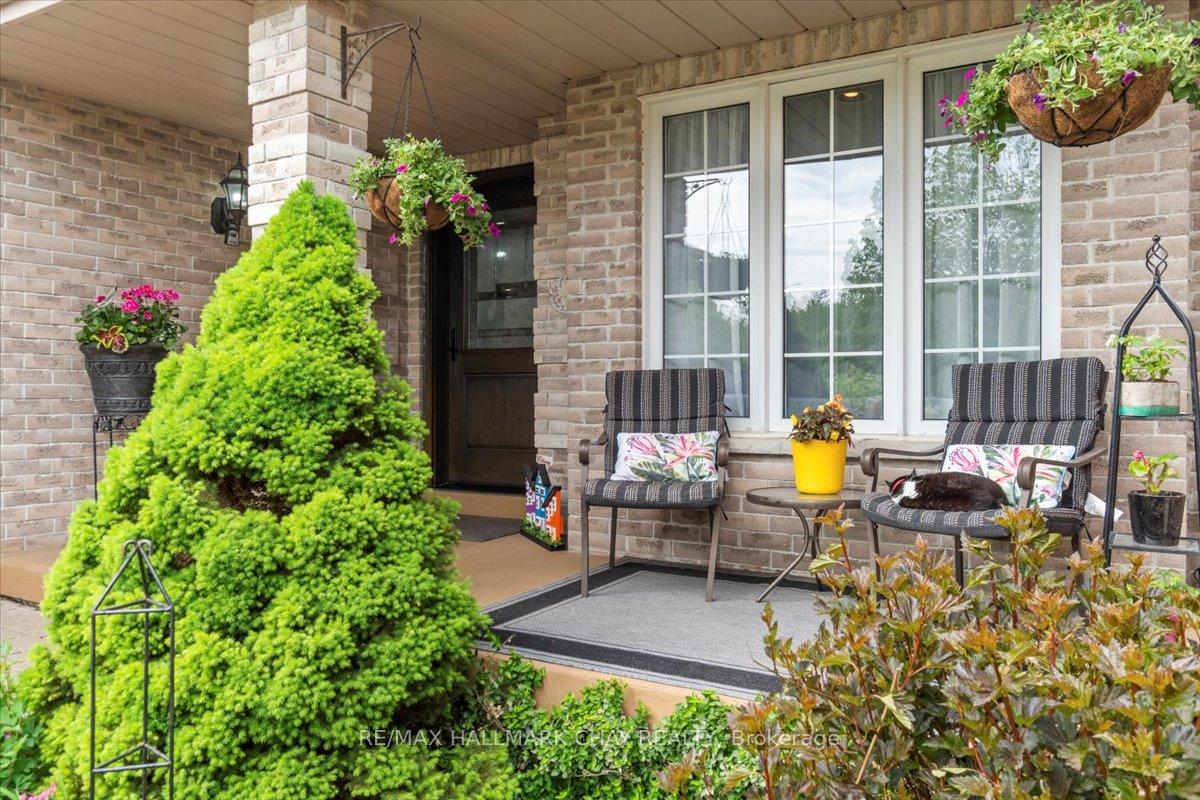 Photo 3 of 20 Stoneybrook Crescent, Barrie, Ardagh — HOMEH