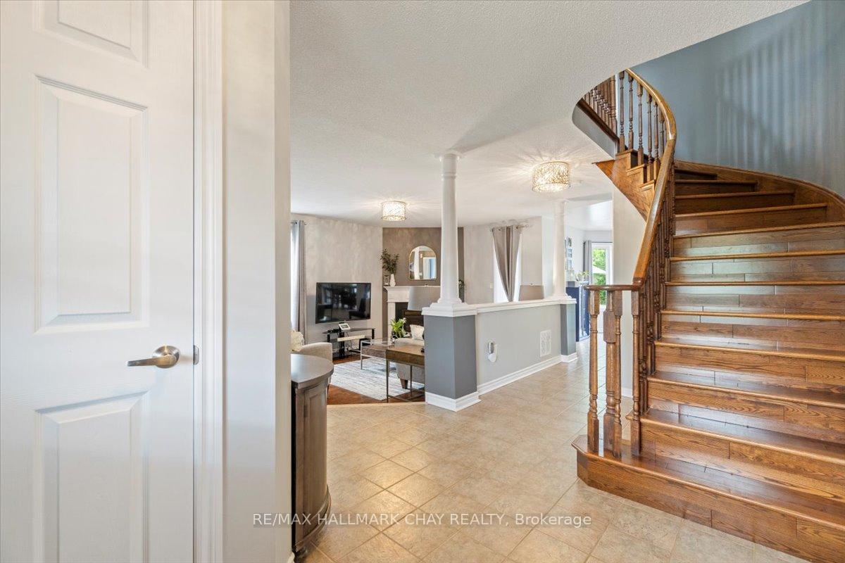 Photo 5 of 20 Stoneybrook Crescent, Barrie, Ardagh — HOMEH