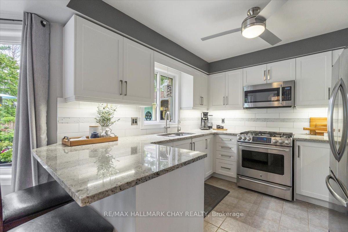 Photo 13 of 20 Stoneybrook Crescent, Barrie, Ardagh — HOMEH