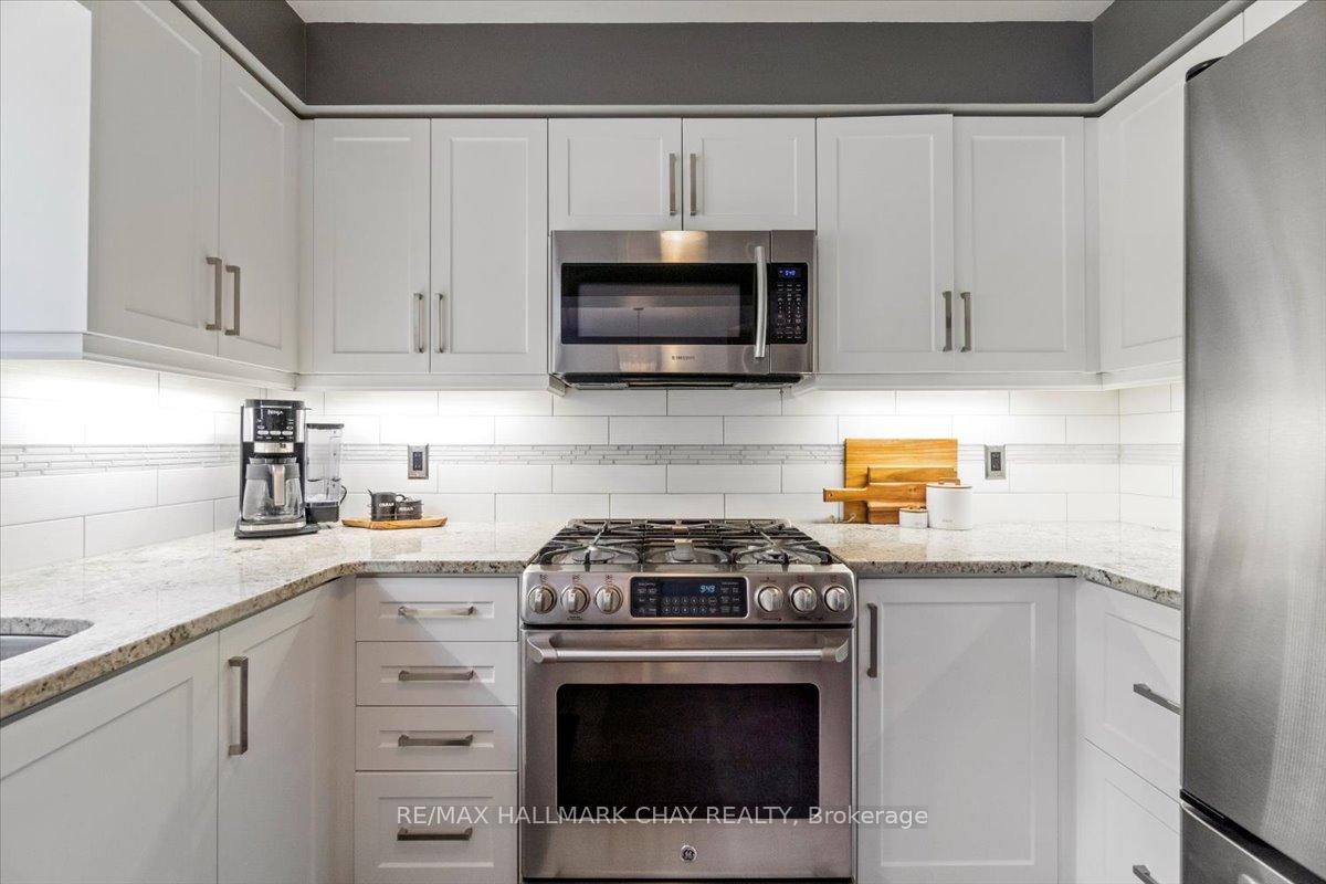 Photo 14 of 20 Stoneybrook Crescent, Barrie, Ardagh — HOMEH