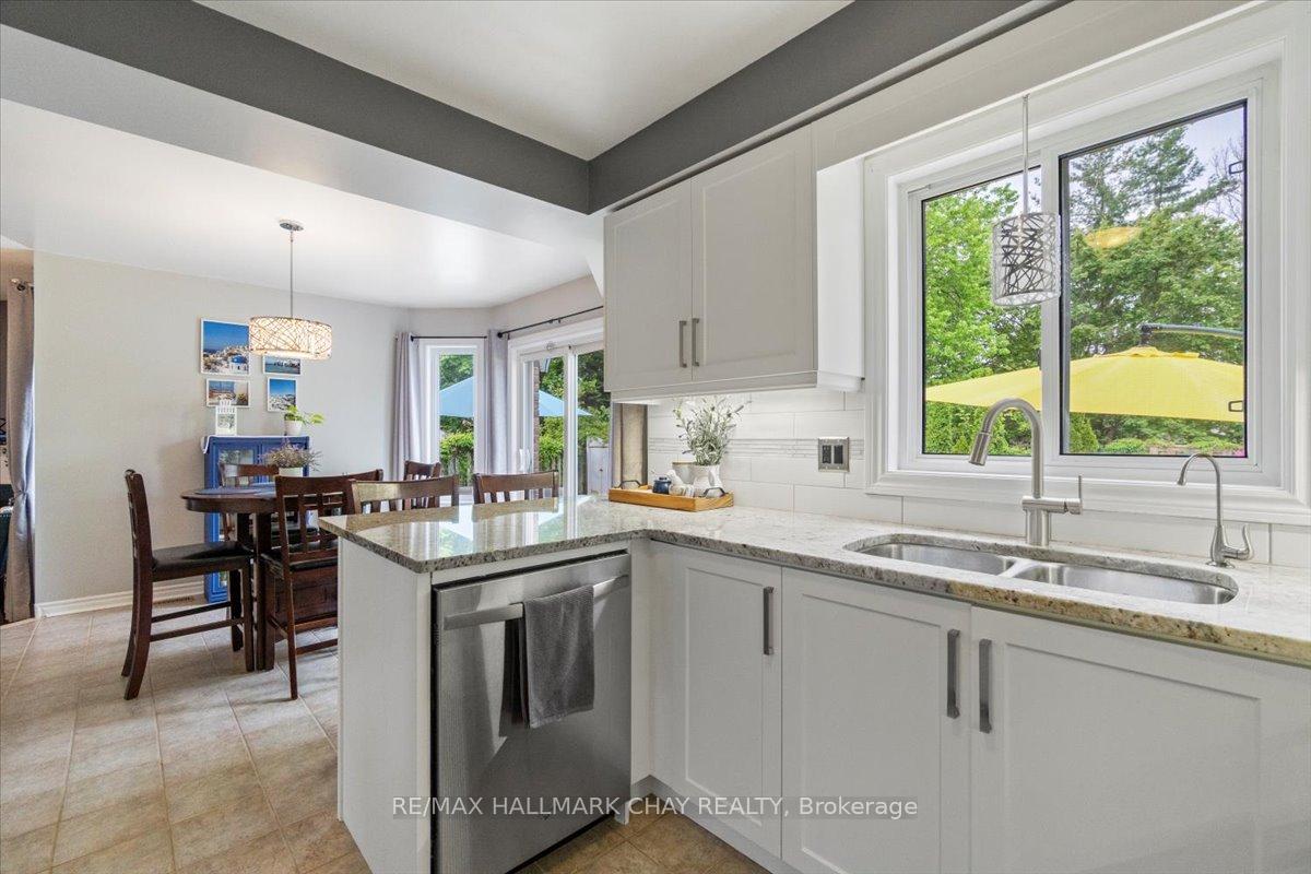 Photo 15 of 20 Stoneybrook Crescent, Barrie, Ardagh — HOMEH