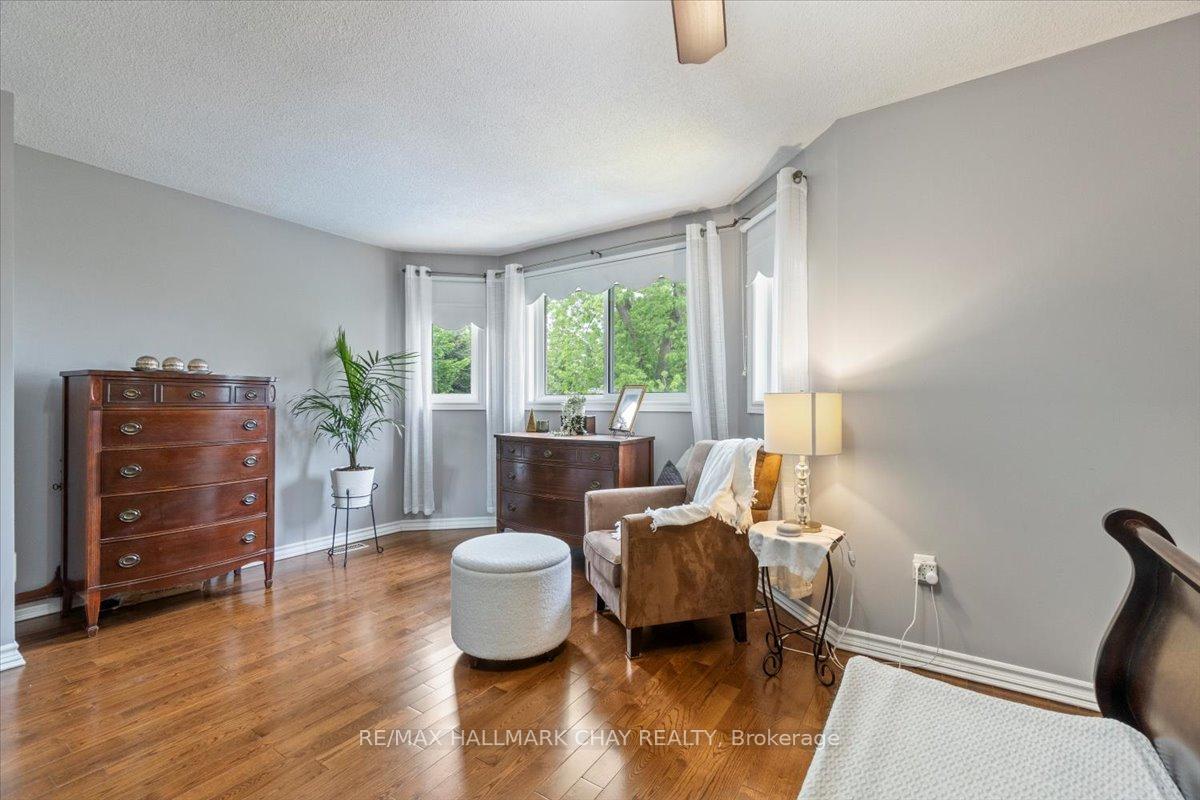 Photo 23 of 20 Stoneybrook Crescent, Barrie, Ardagh — HOMEH
