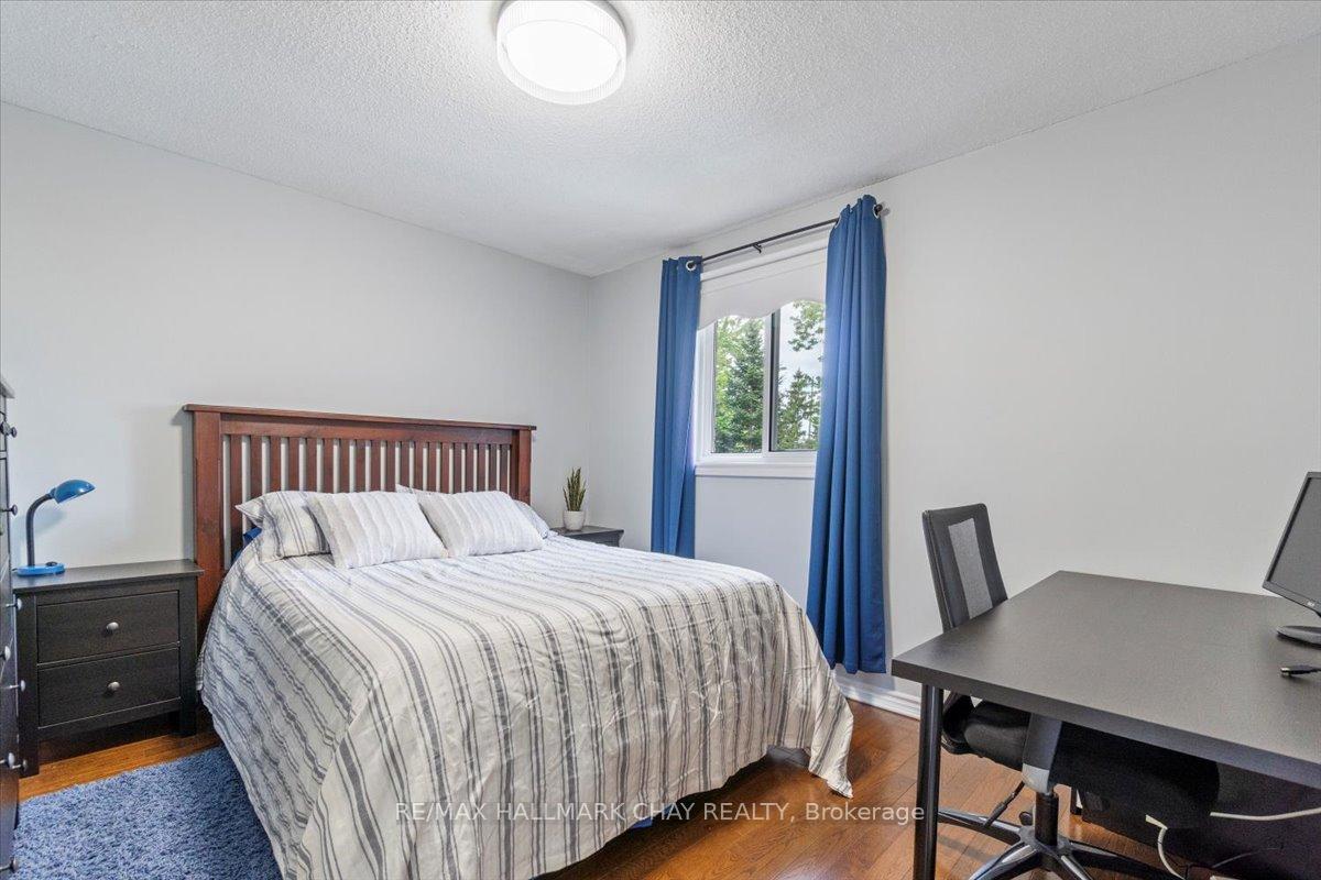 Photo 25 of 20 Stoneybrook Crescent, Barrie, Ardagh — HOMEH