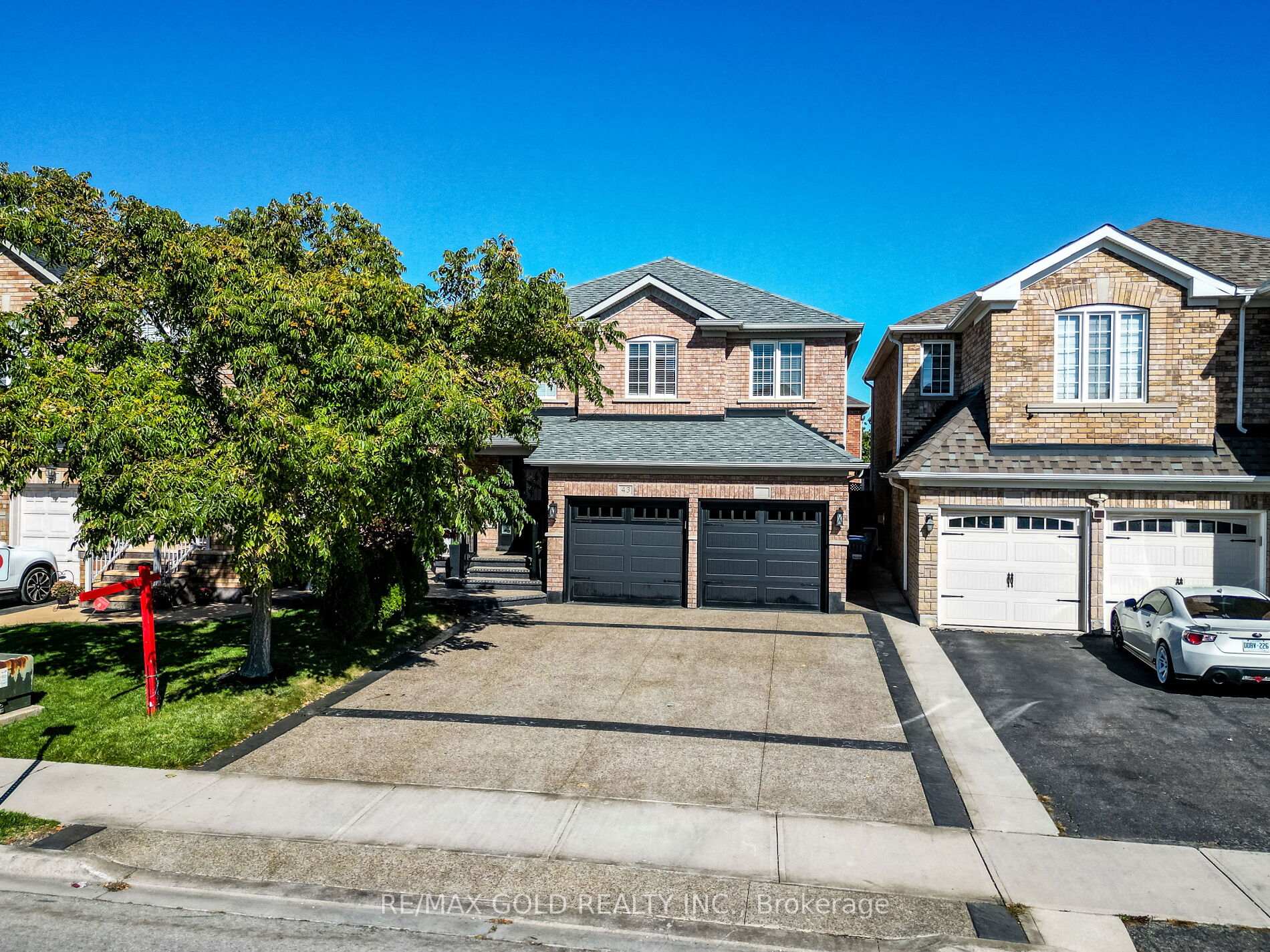 Photo 2 of 43 Sunnyview Road, Brampton, Fletcher's Meadow — HOMEH