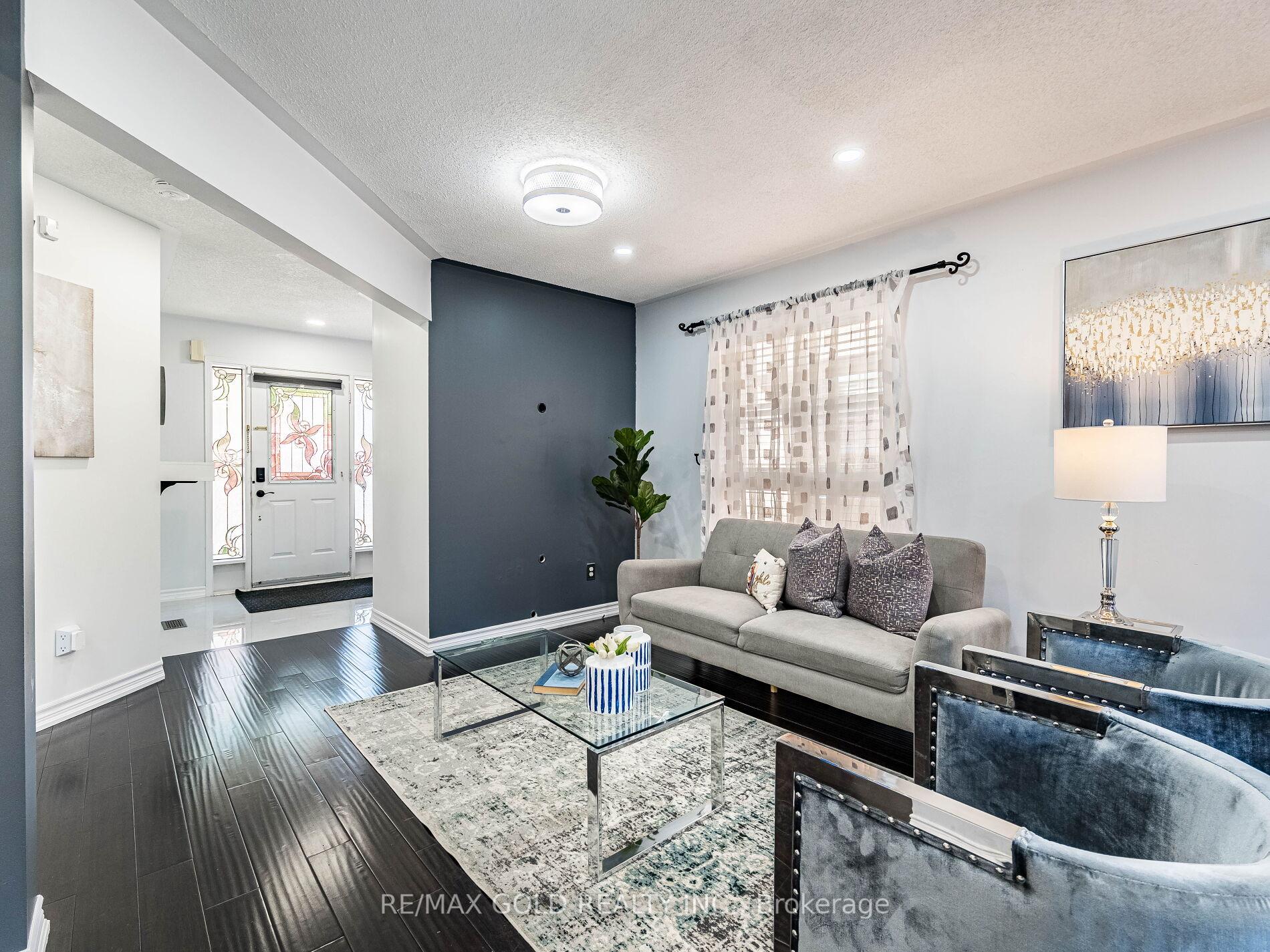 Photo 11 of 43 Sunnyview Road, Brampton, Fletcher's Meadow — HOMEH