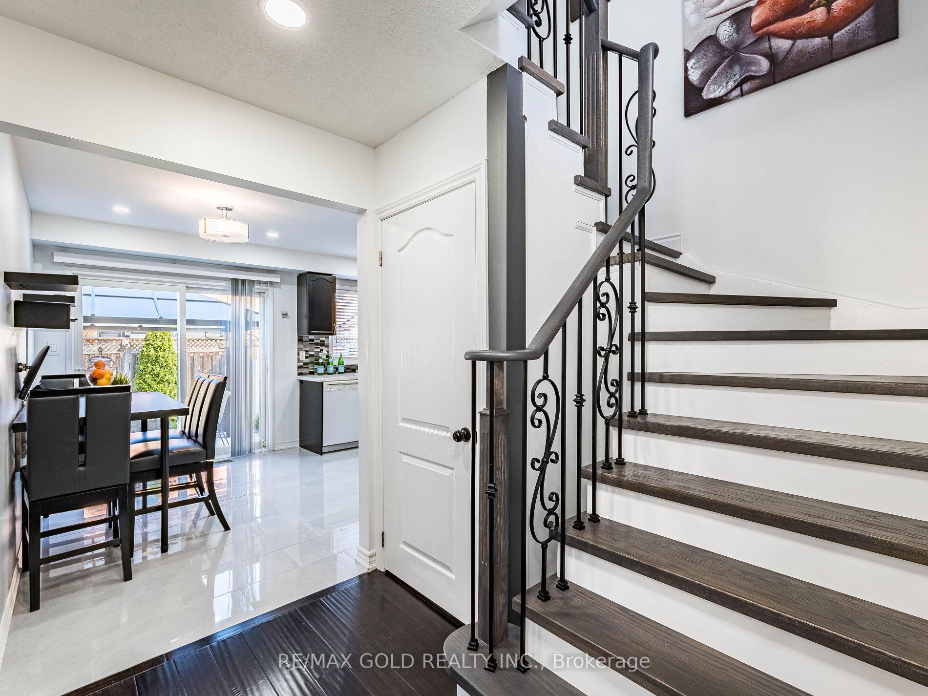 Photo 14 of 43 Sunnyview Road, Brampton, Fletcher's Meadow — HOMEH