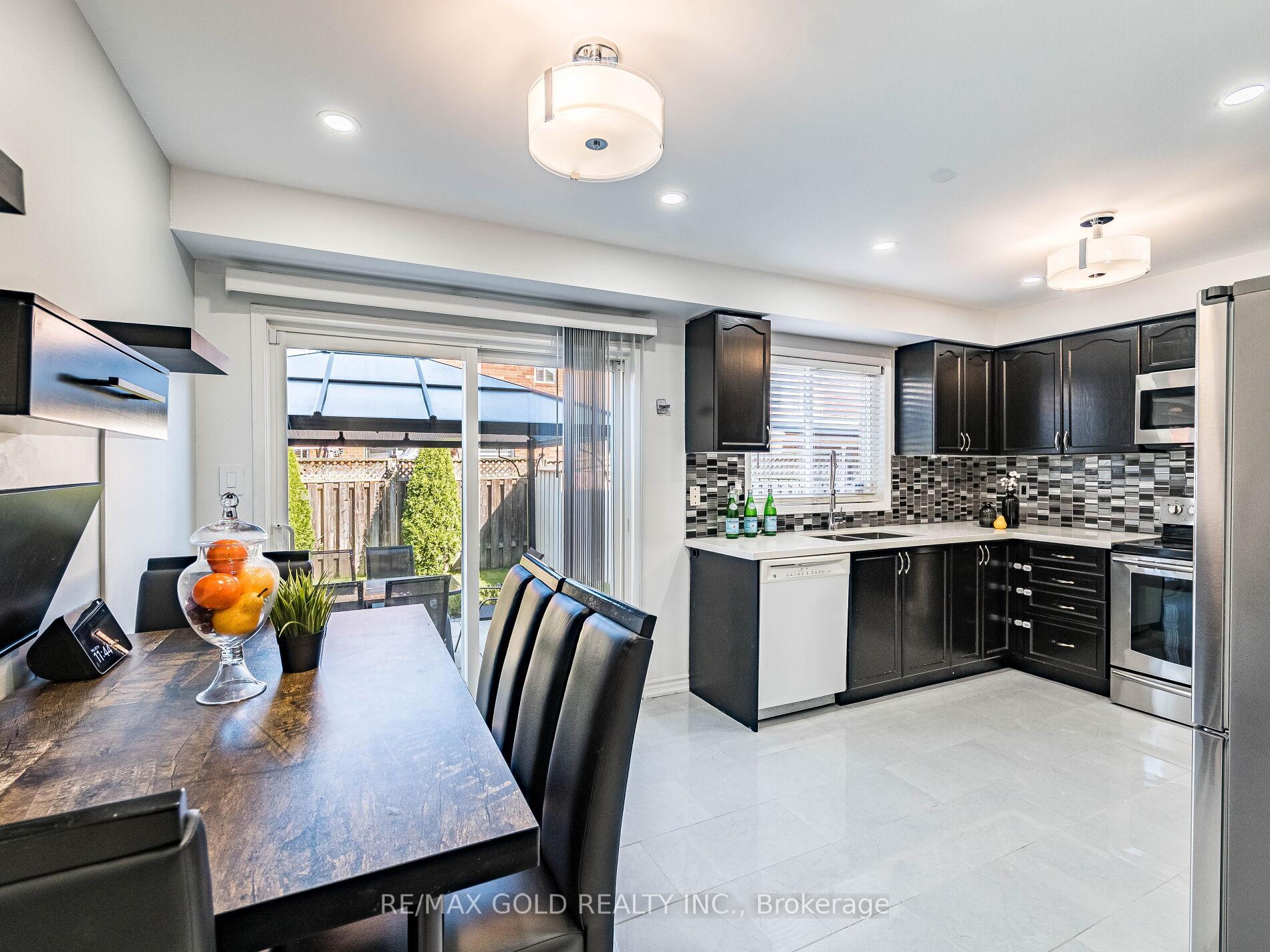 Photo 15 of 43 Sunnyview Road, Brampton, Fletcher's Meadow — HOMEH