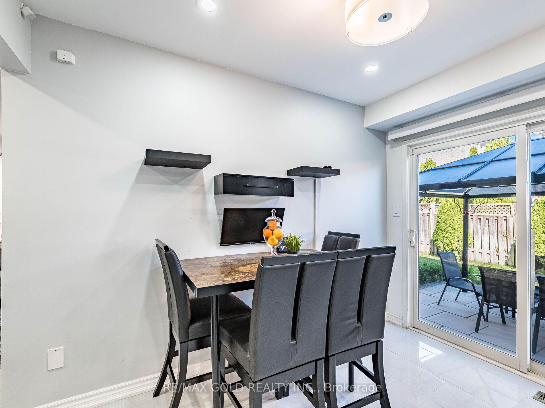 Photo 16 of 43 Sunnyview Road, Brampton, Fletcher's Meadow — HOMEH