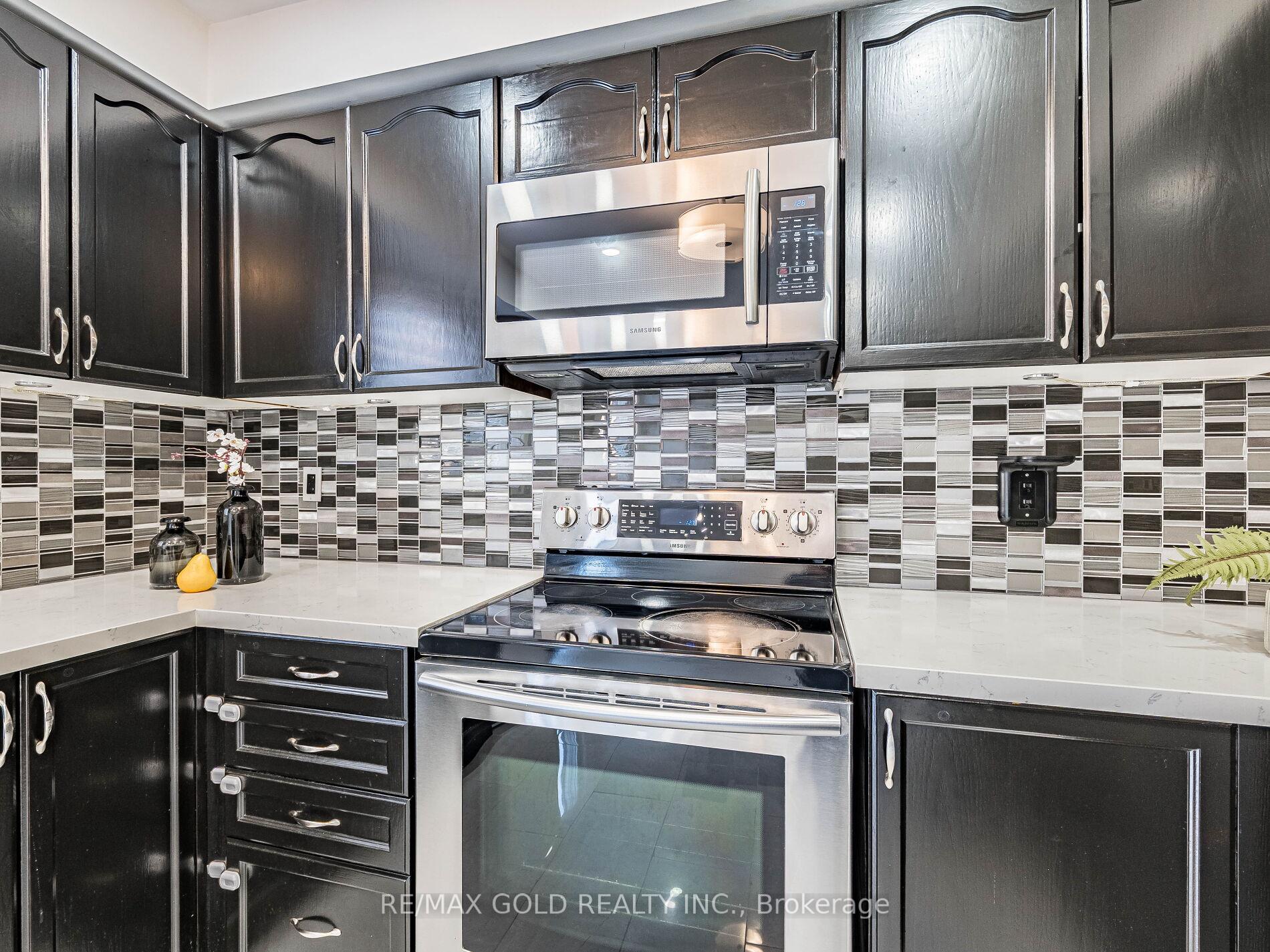 Photo 18 of 43 Sunnyview Road, Brampton, Fletcher's Meadow — HOMEH