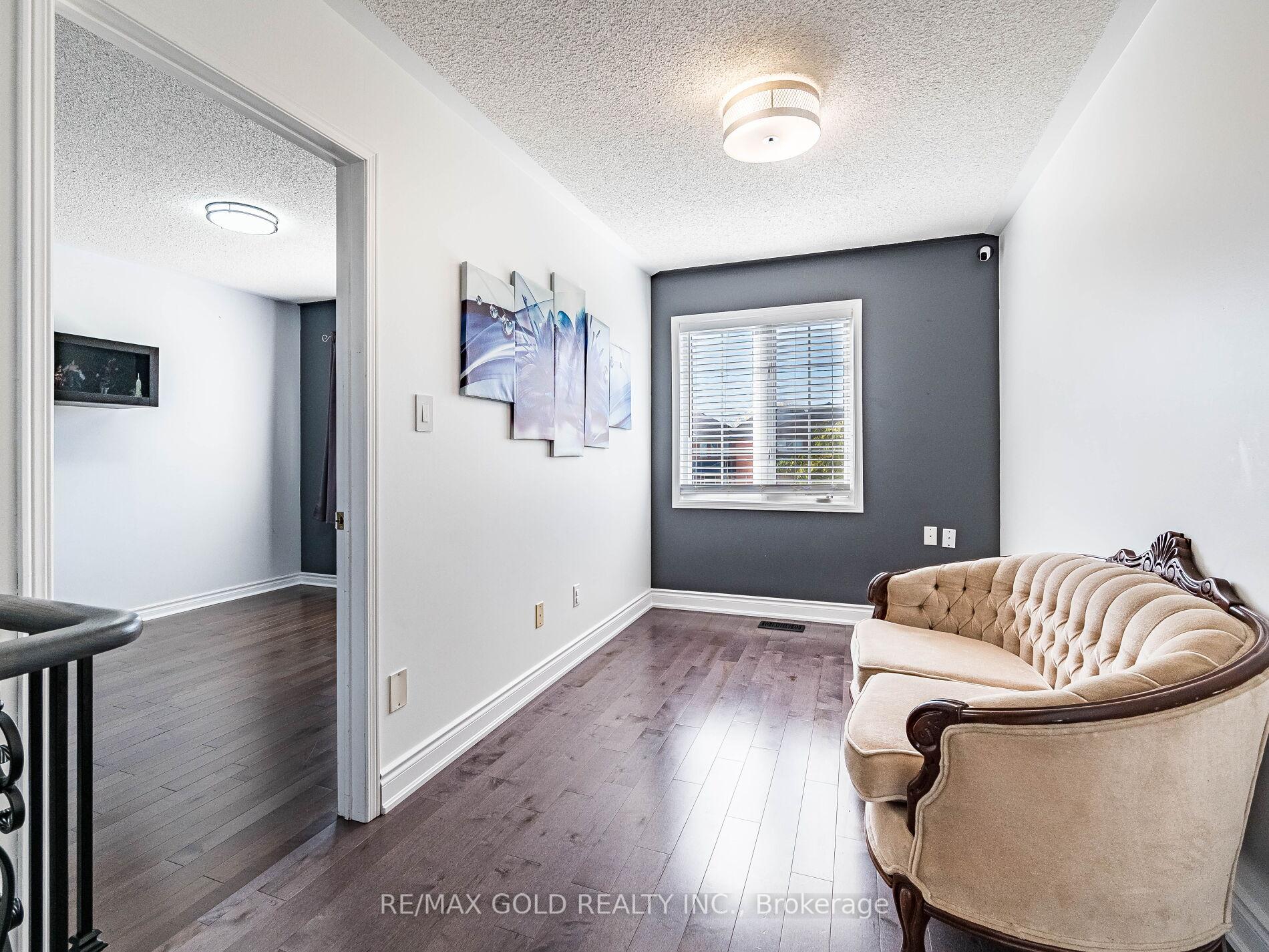 Photo 23 of 43 Sunnyview Road, Brampton, Fletcher's Meadow — HOMEH