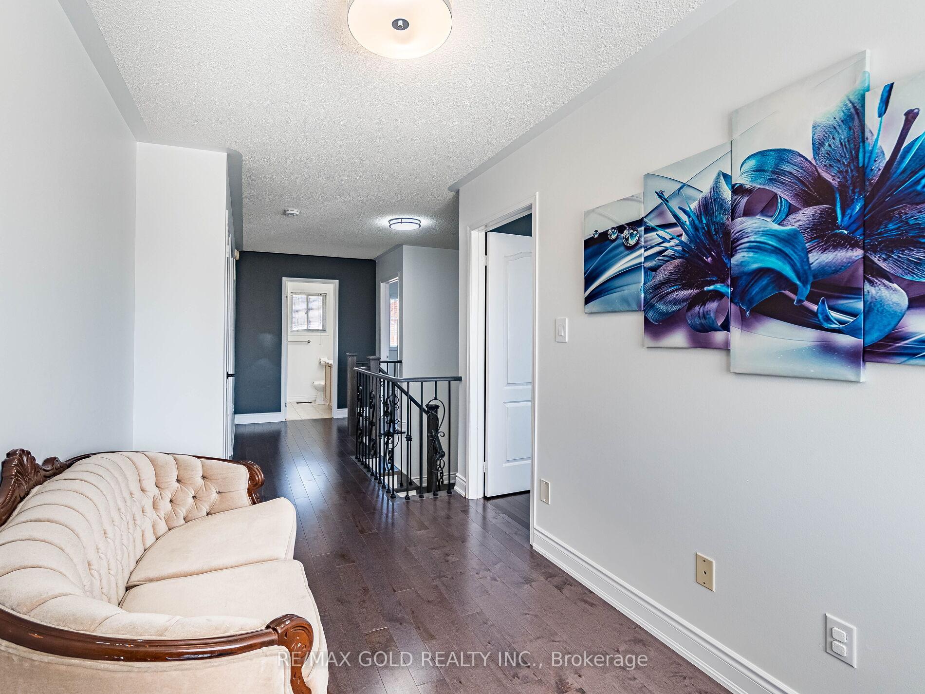 Photo 24 of 43 Sunnyview Road, Brampton, Fletcher's Meadow — HOMEH