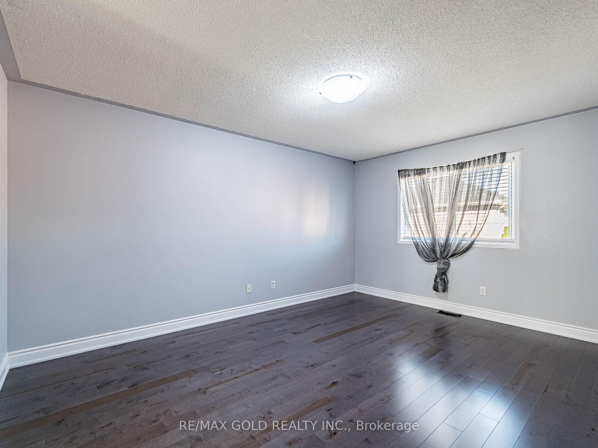 Photo 26 of 43 Sunnyview Road, Brampton, Fletcher's Meadow — HOMEH