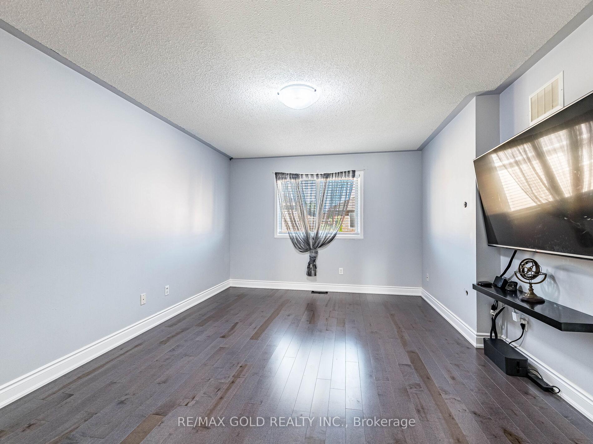 Photo 29 of 43 Sunnyview Road, Brampton, Fletcher's Meadow — HOMEH