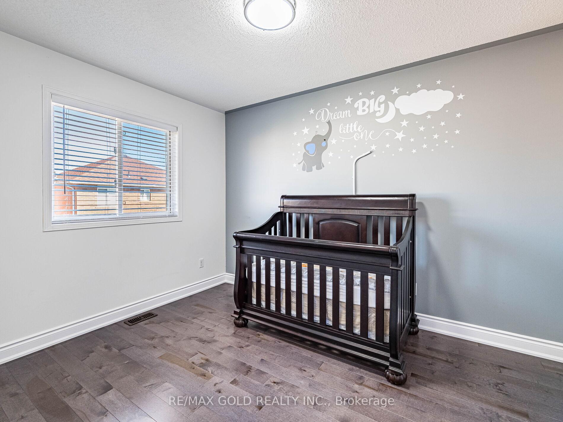 Photo 32 of 43 Sunnyview Road, Brampton, Fletcher's Meadow — HOMEH