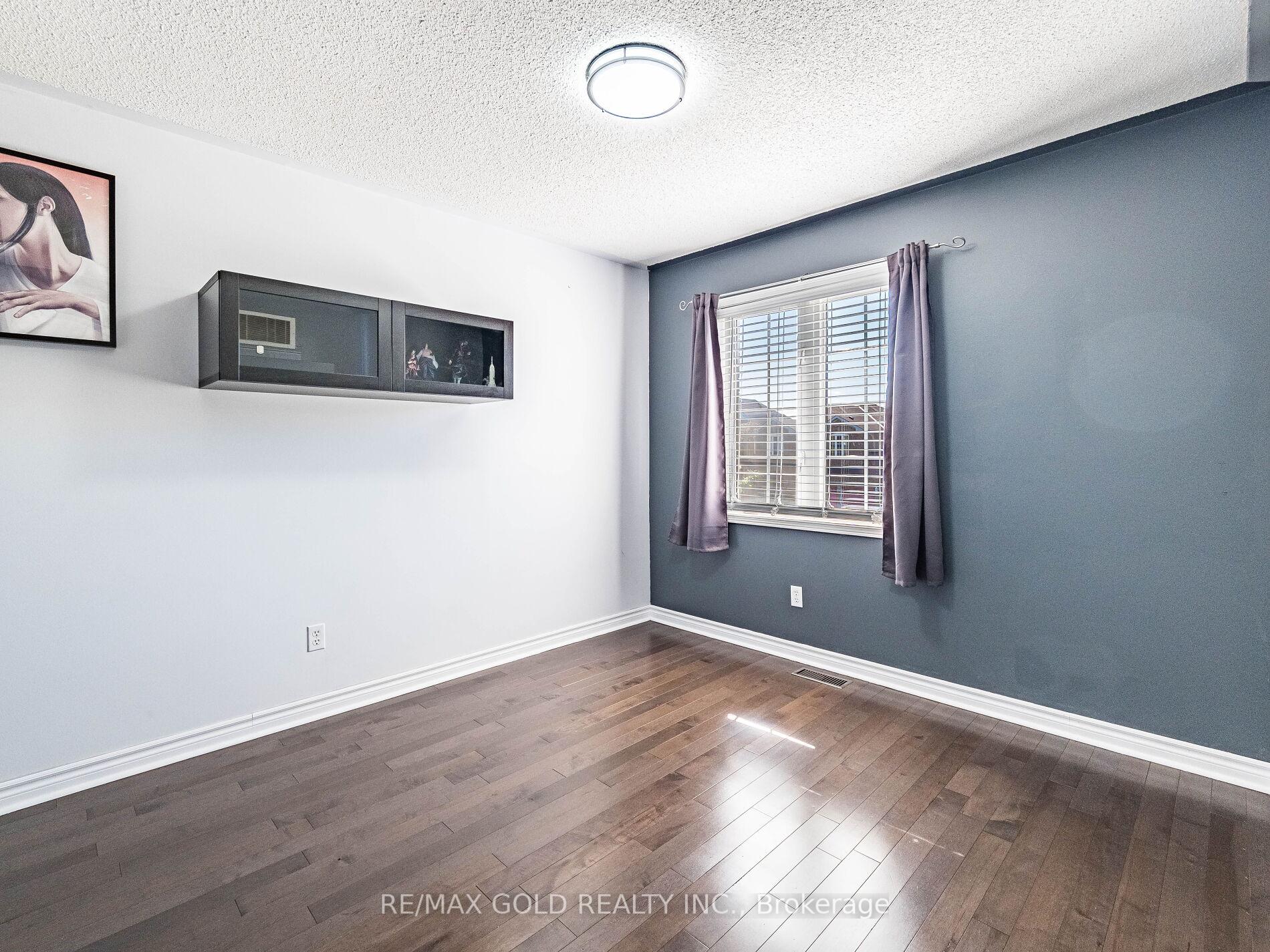 Photo 34 of 43 Sunnyview Road, Brampton, Fletcher's Meadow — HOMEH