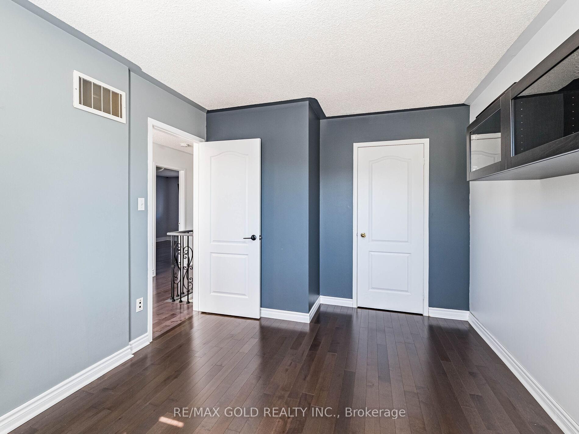 Photo 35 of 43 Sunnyview Road, Brampton, Fletcher's Meadow — HOMEH